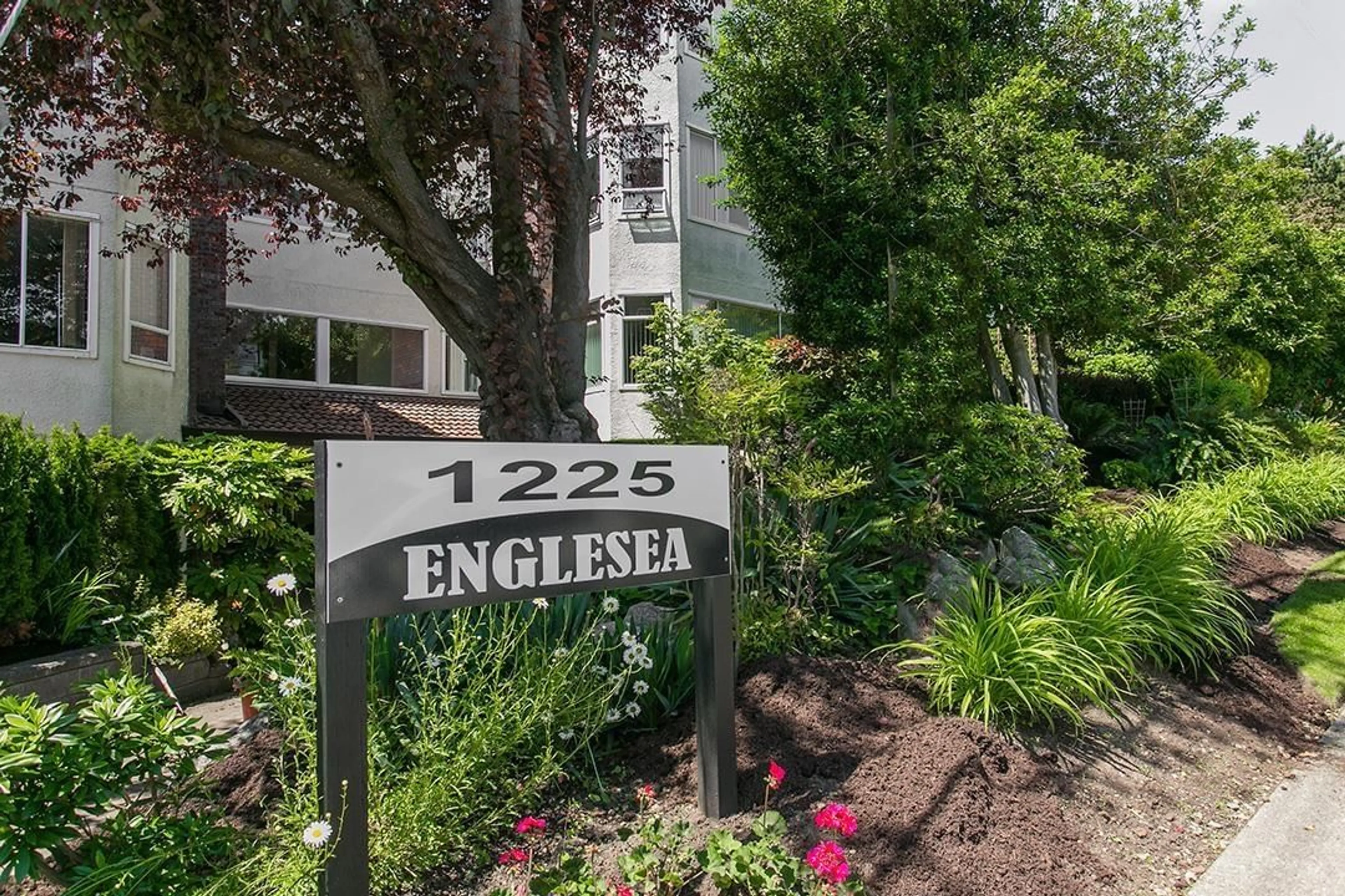 Indoor entryway for 407 - 1225 MERKLIN, White Rock British Columbia V4B4B8