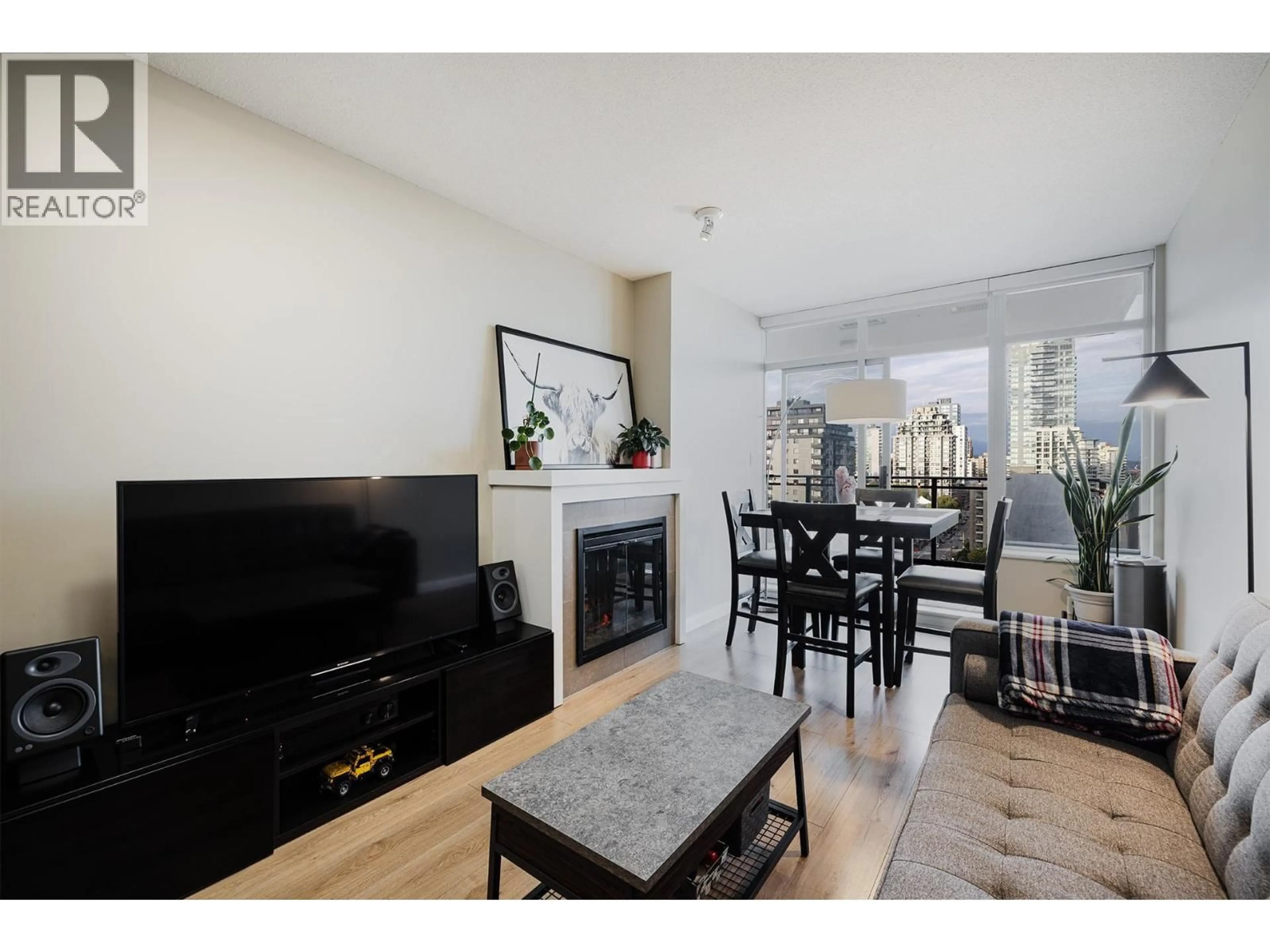 Living room with furniture, wood/laminate floor for 2203 - 888 CARNARVON STREET, New Westminster British Columbia V3M0C6
