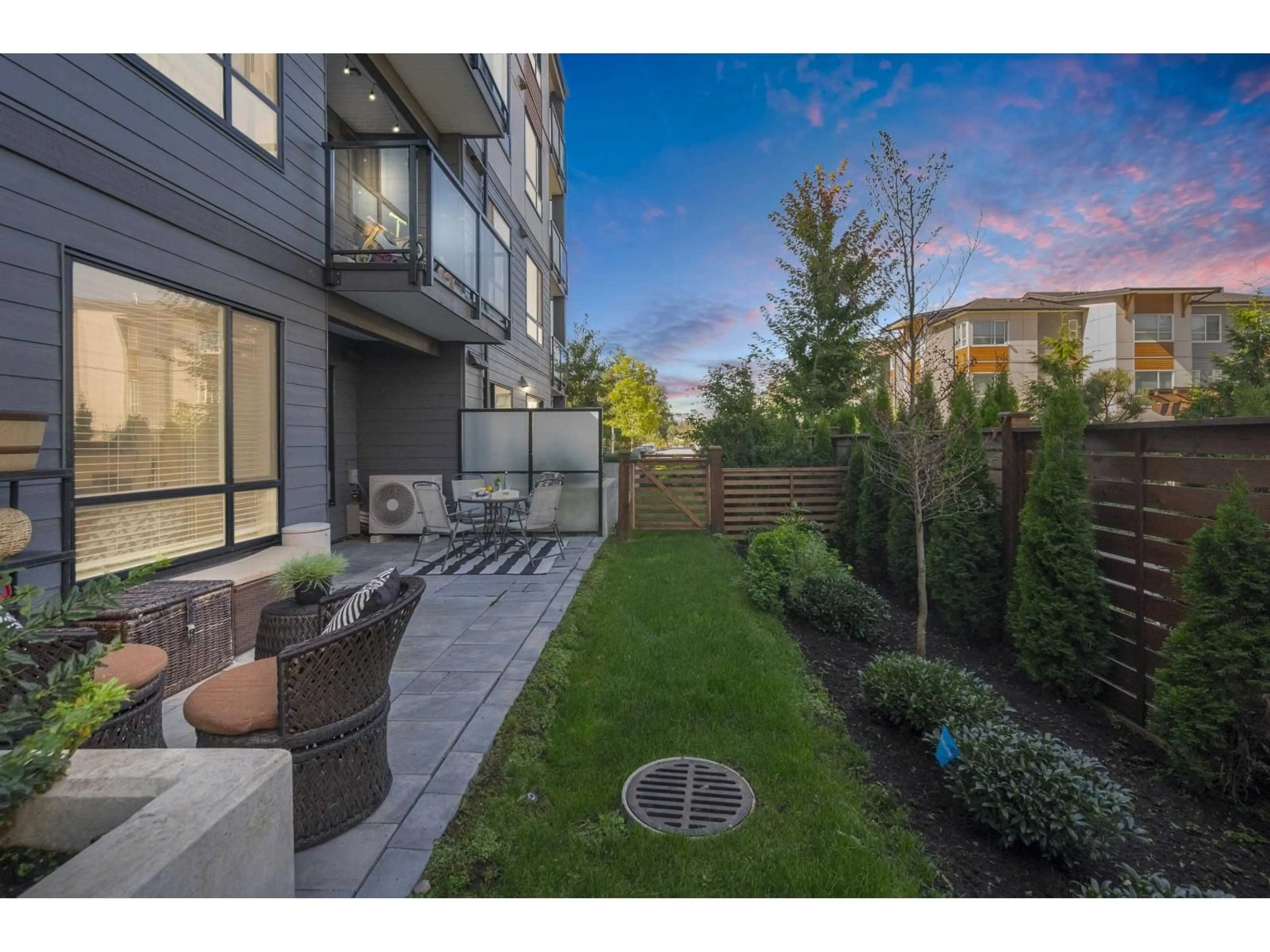 Patio, street for 122 - 7506 199A, Langley British Columbia V2Y3K9