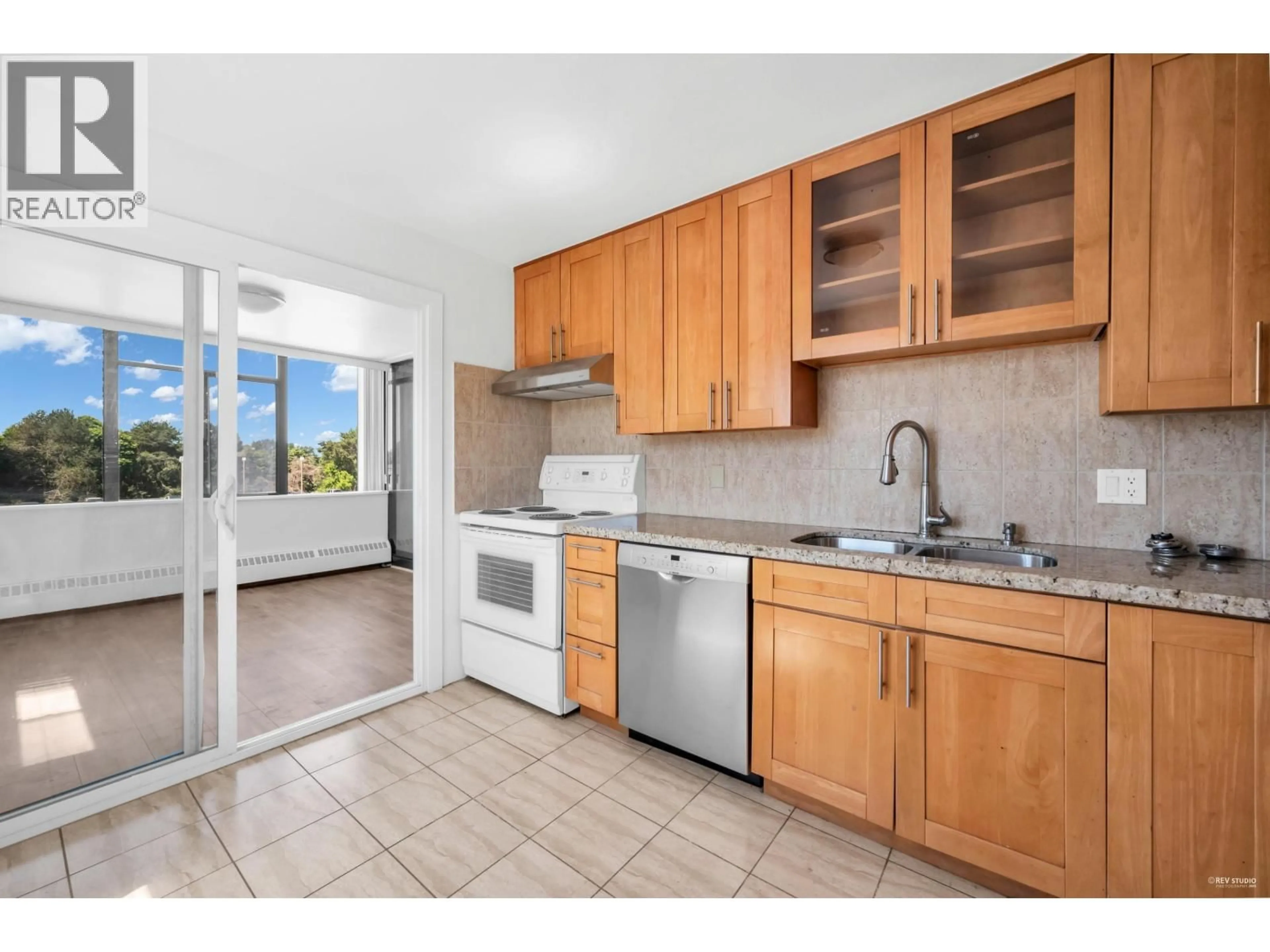 Standard kitchen, unknown for 509 - 6651 MINORU BOULEVARD, Richmond British Columbia V6Y1Z2