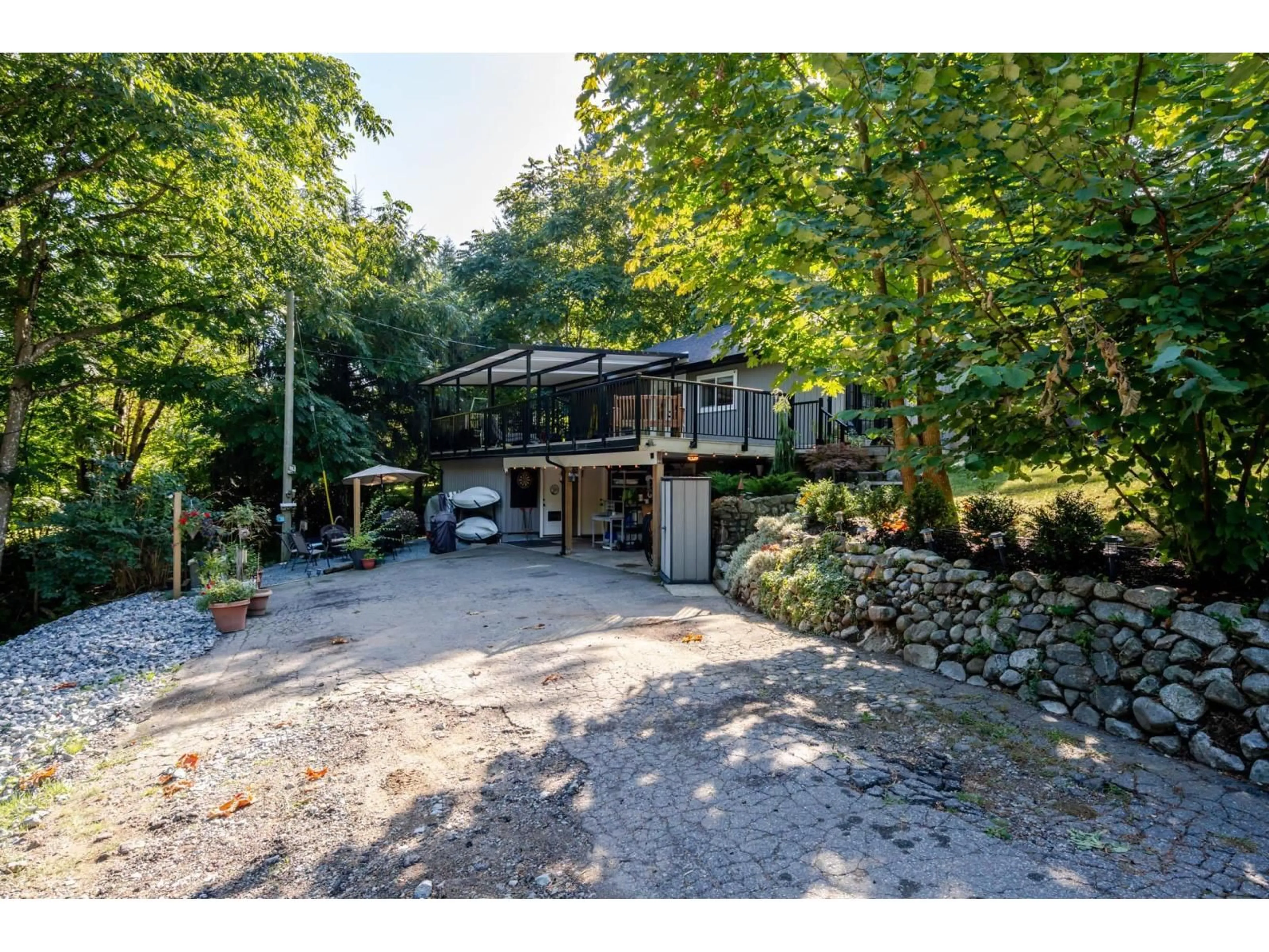 A pic from outside/outdoor area/front of a property/back of a property/a pic from drone, unknown for 8528 DUNN, Mission British Columbia V2V6V4