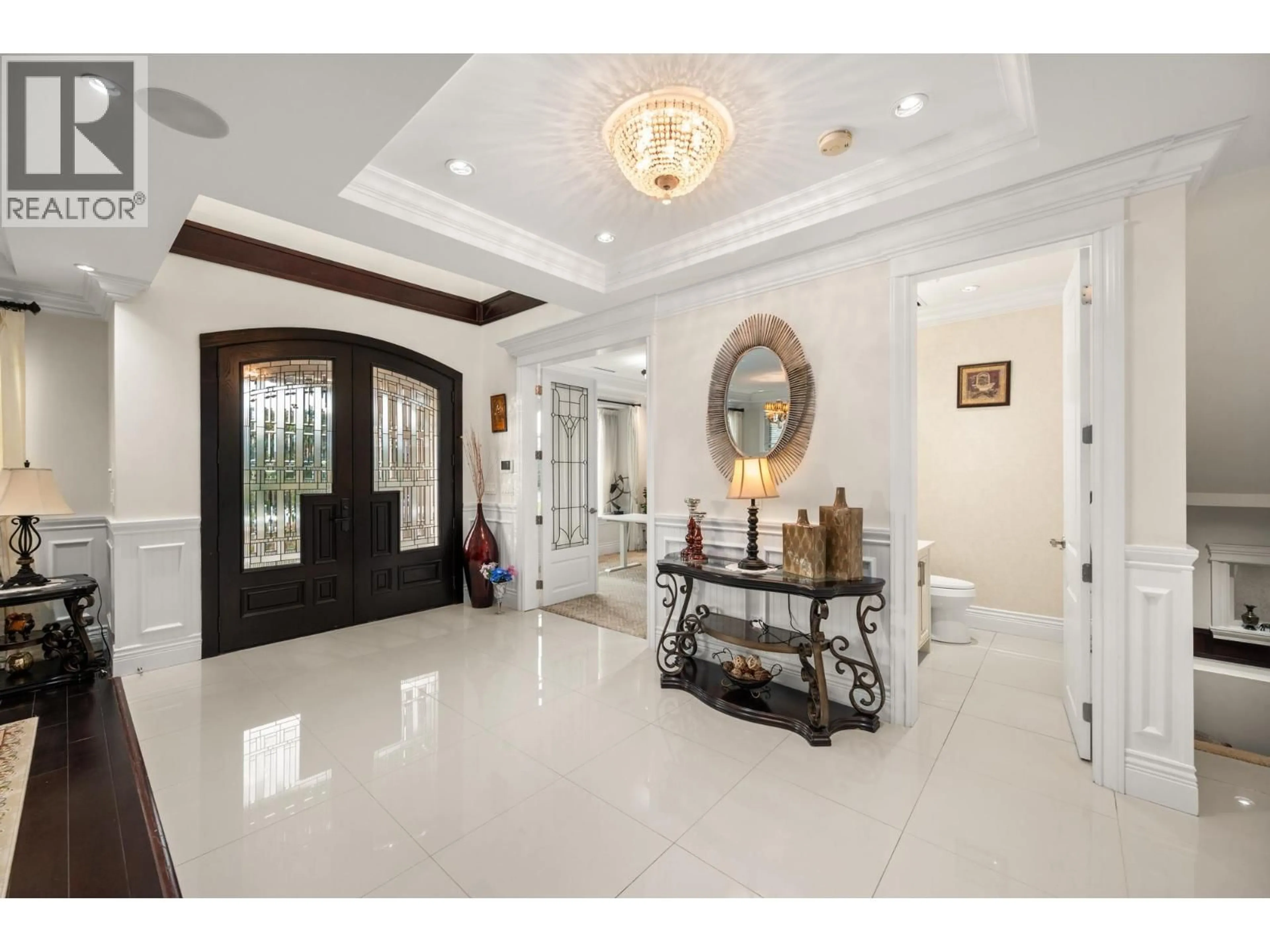 Indoor foyer for 8416 13TH AVENUE, Burnaby British Columbia V3N2G9