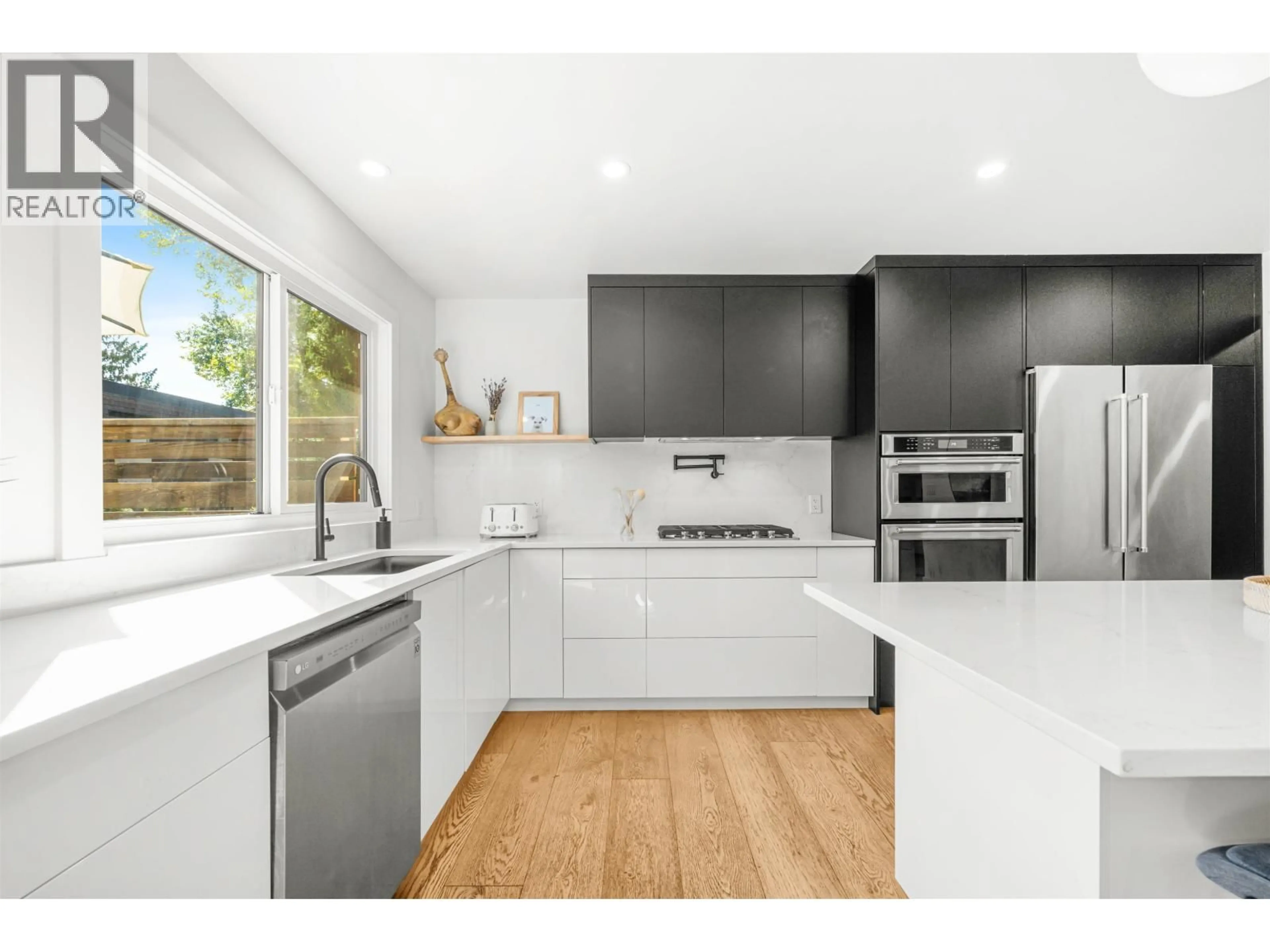 Open concept kitchen, unknown for 927 OLD LILLOOET ROAD, North Vancouver British Columbia V7J2H7
