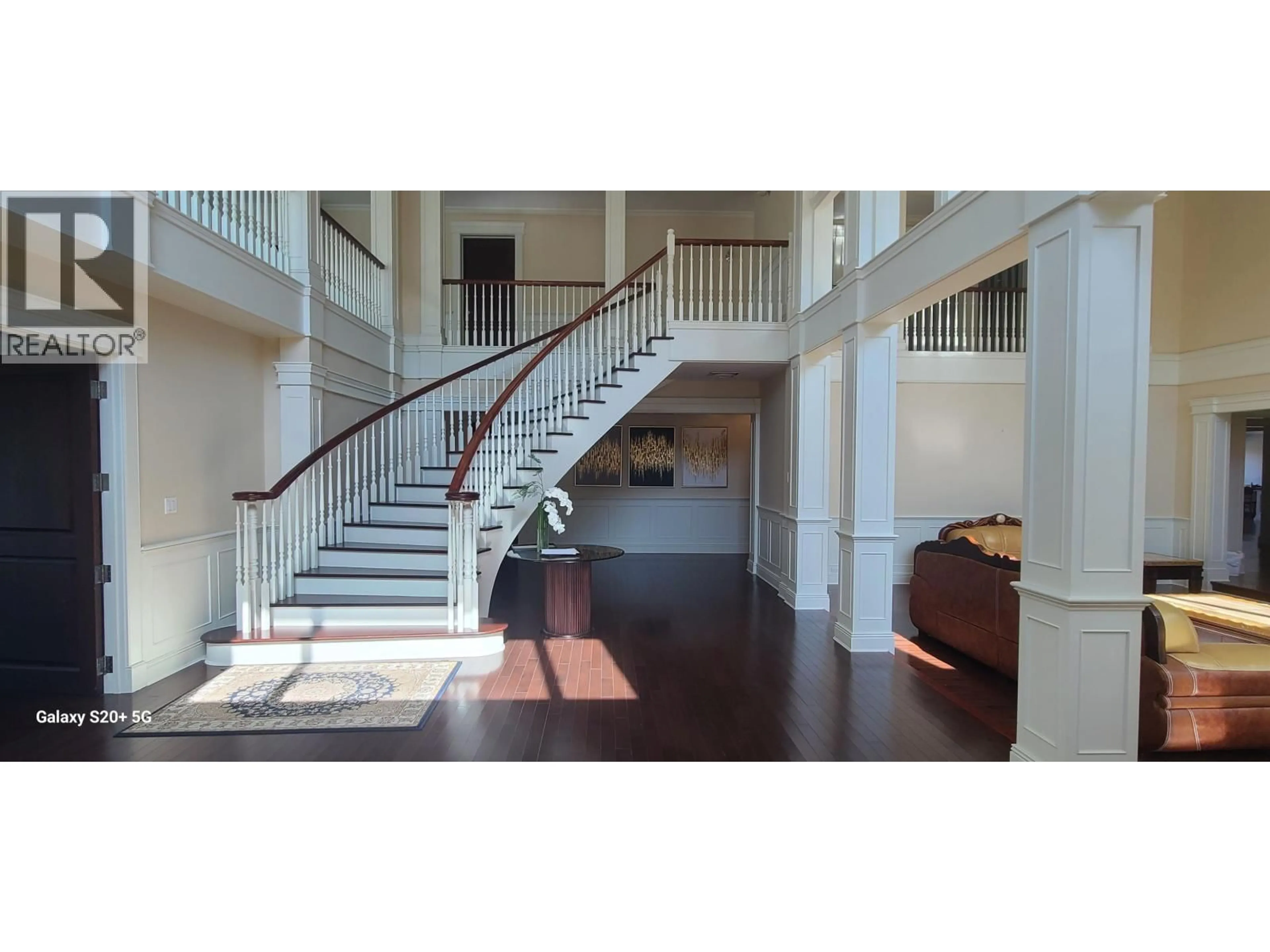 Indoor foyer for 12900 GILBERT ROAD, Richmond British Columbia V7E2H6