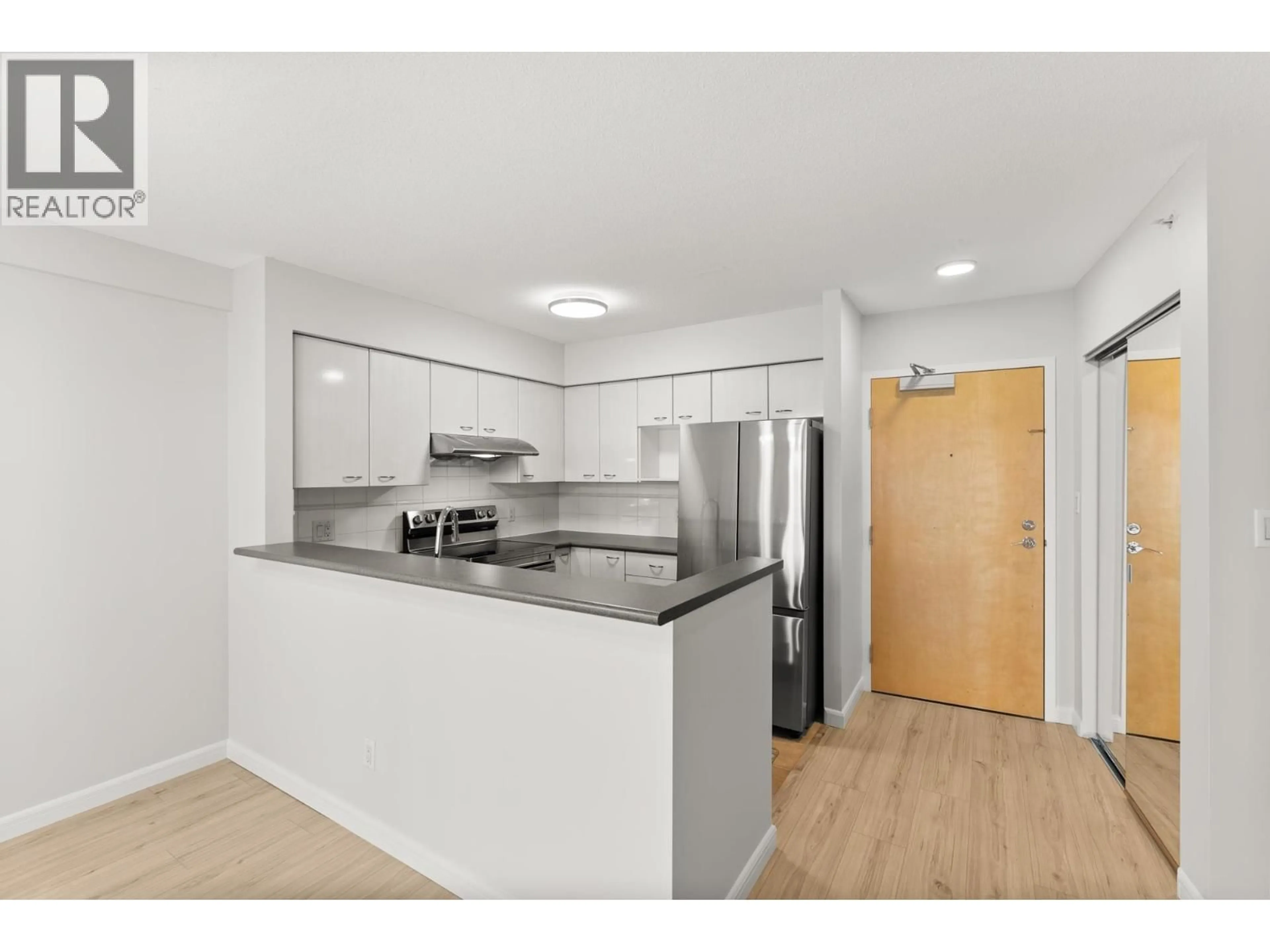 Standard kitchen, unknown for 712 - 6028 WILLINGDON AVENUE, Burnaby British Columbia V5H4V1