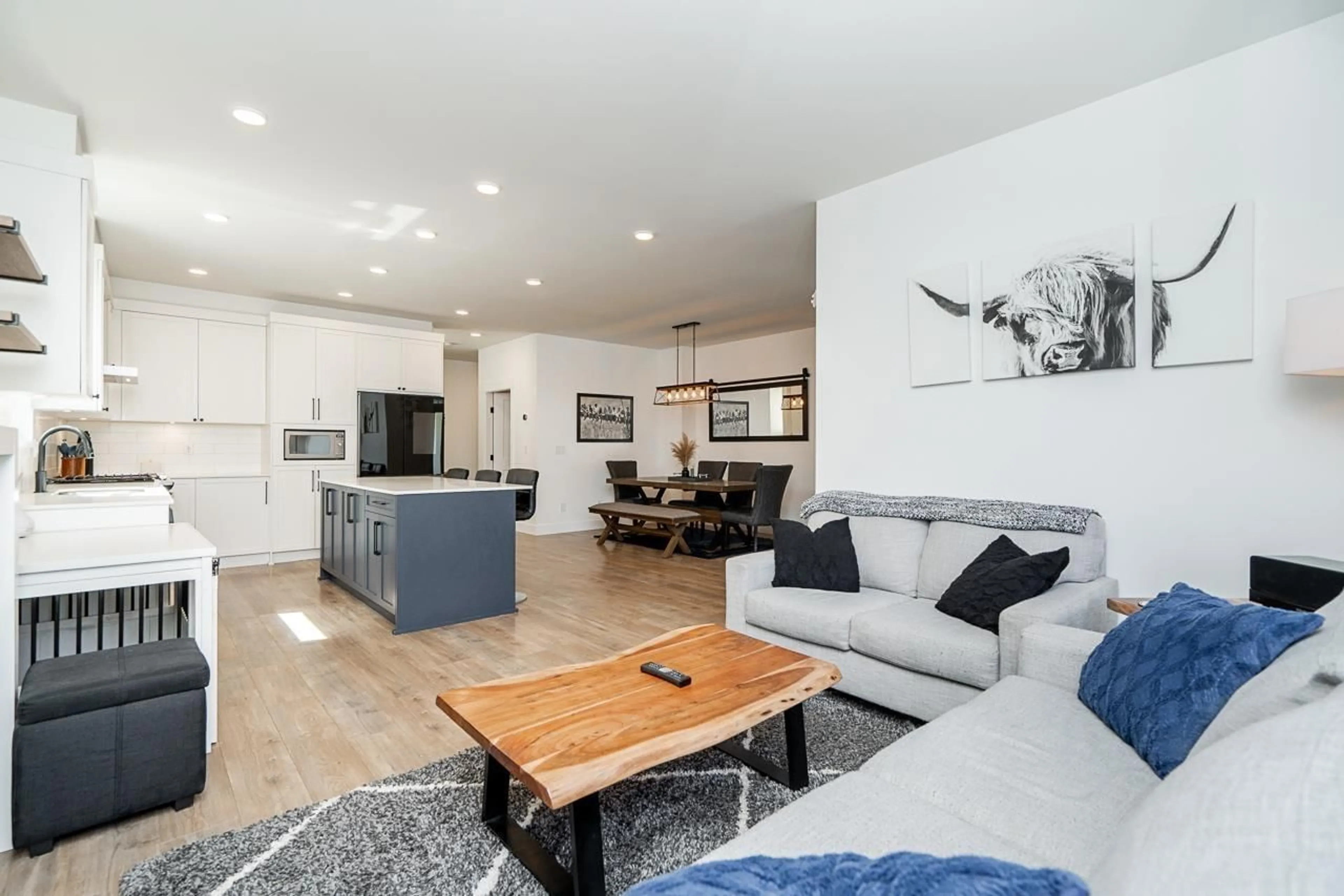 Living room with furniture, unknown for 15 - 6897 201, Langley British Columbia V2Y0Z3