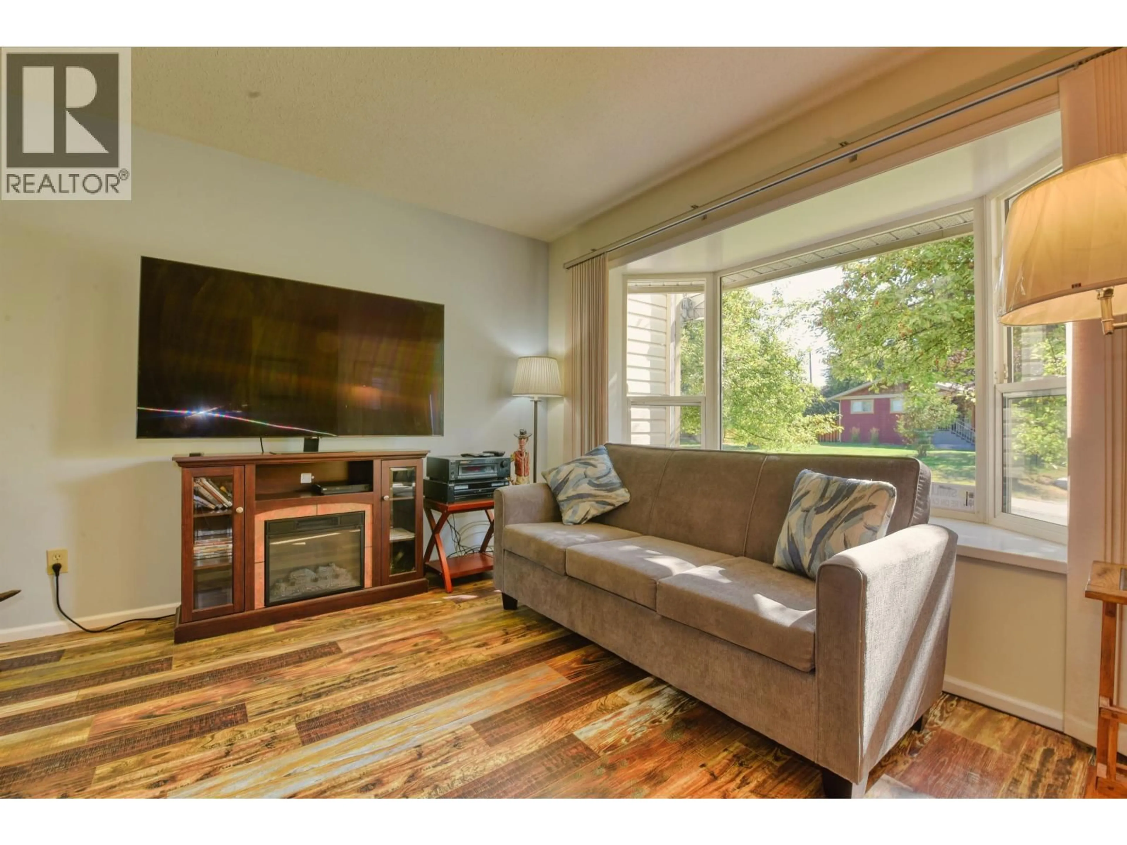 Living room with furniture, wood/laminate floor for 2 - 530 YORSTON STREET, Williams Lake British Columbia V2G4S7