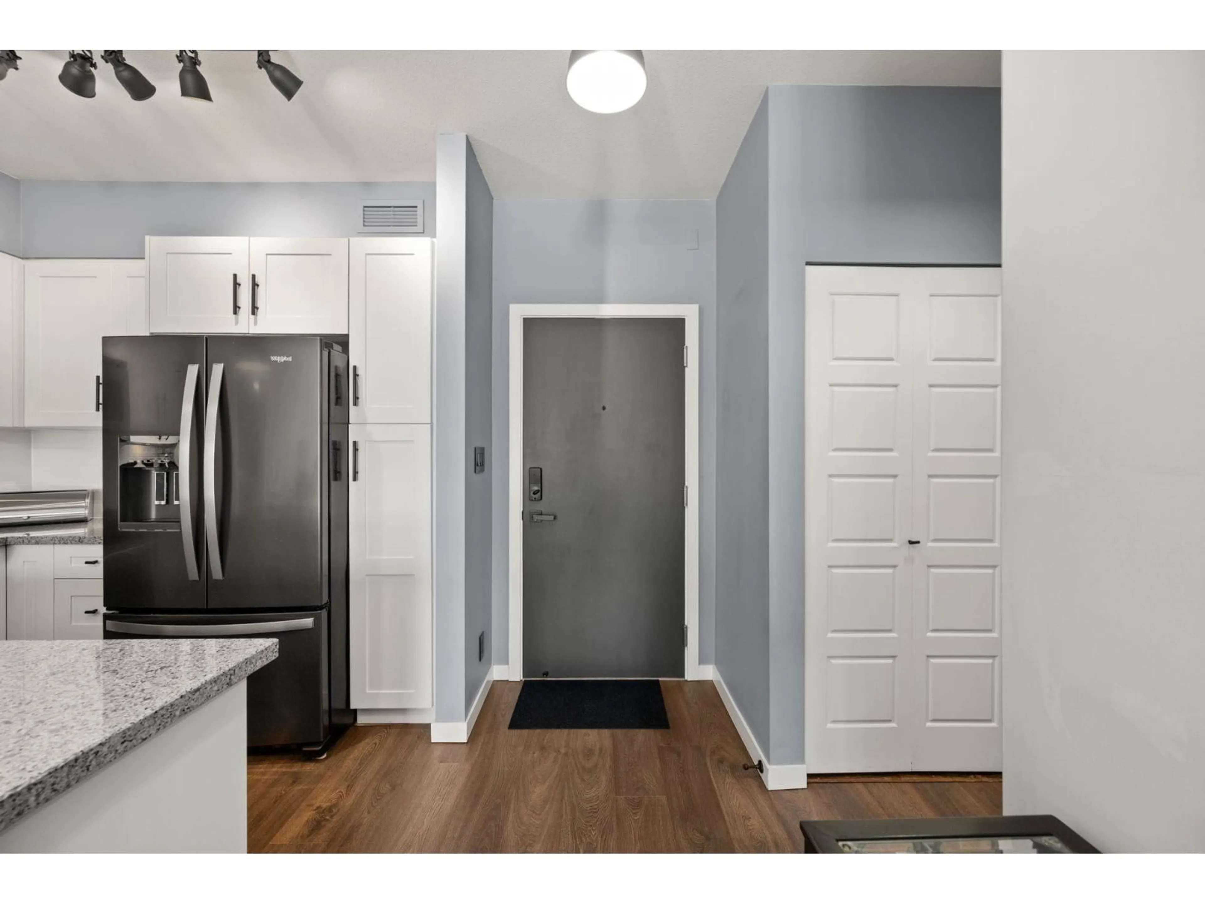 Indoor entryway for 409 - 23215 BILLY BROWN, Langley British Columbia V1M0B7