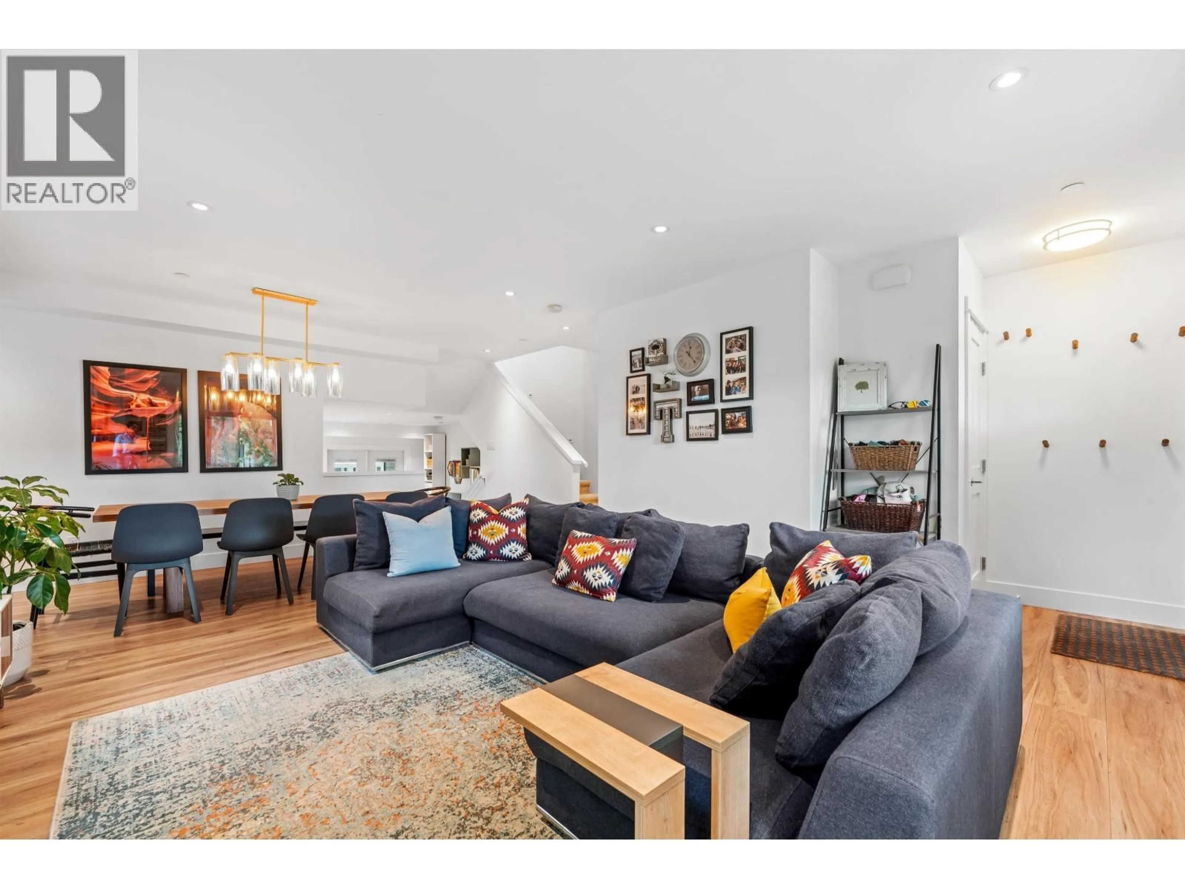 Living room with furniture, unknown for 1033 21ST AVENUE, Vancouver British Columbia V5V1S6