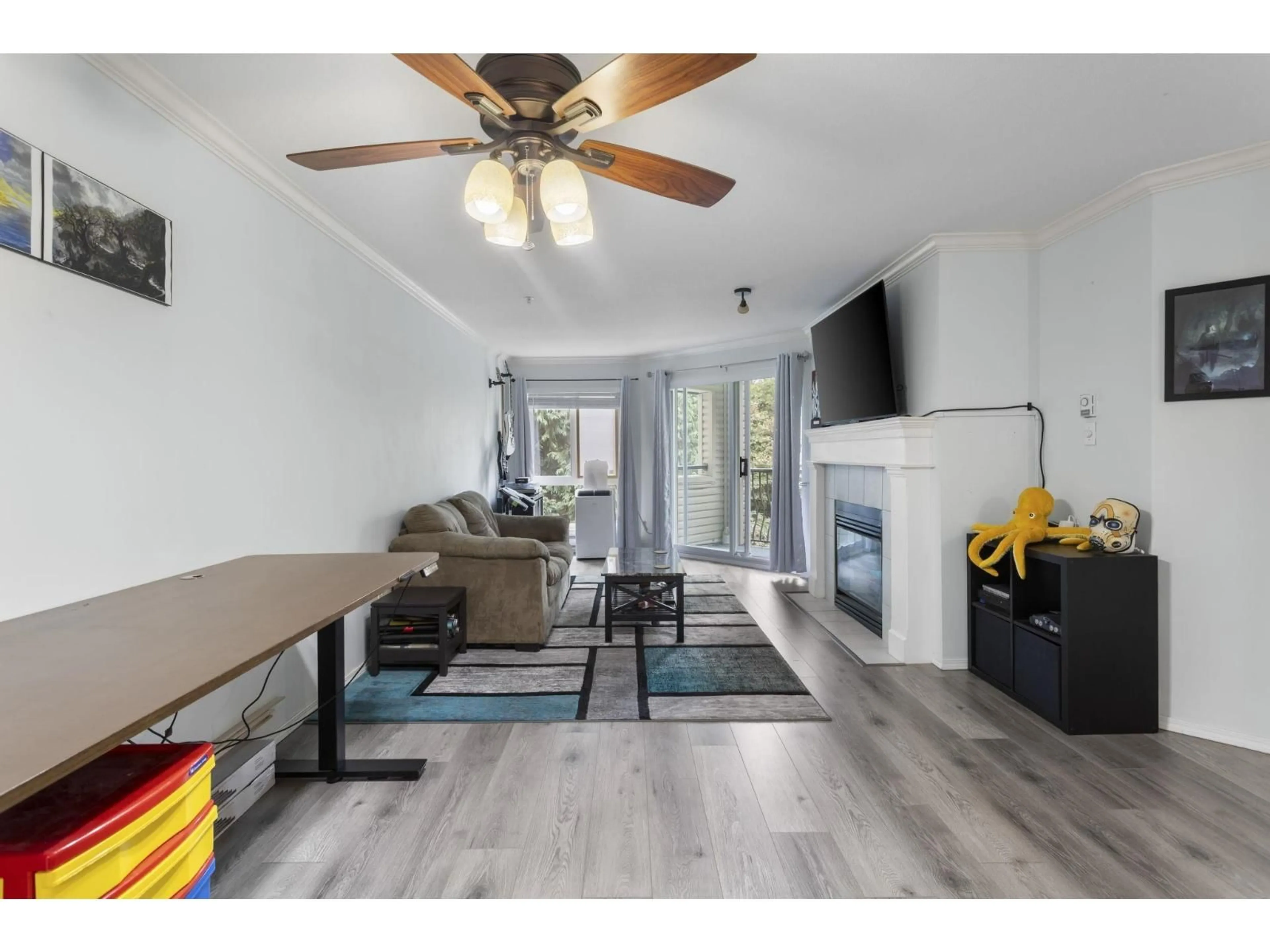 Living room with furniture, wood/laminate floor for 313 - 3172 GLADWIN, Abbotsford British Columbia V2T5T3