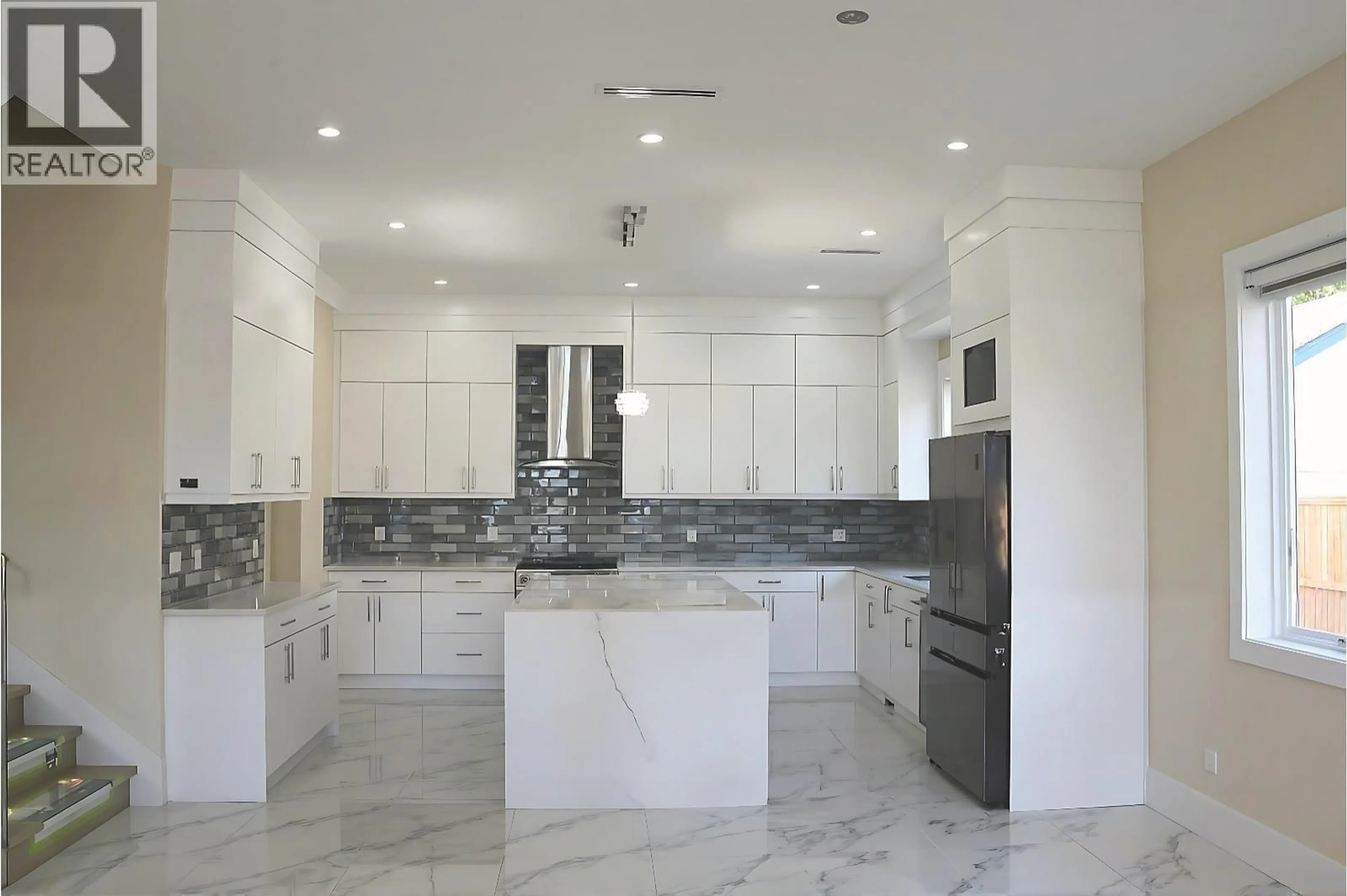 Contemporary kitchen, ceramic/tile floor for 5169 57 STREET, Ladner British Columbia V4K3G2