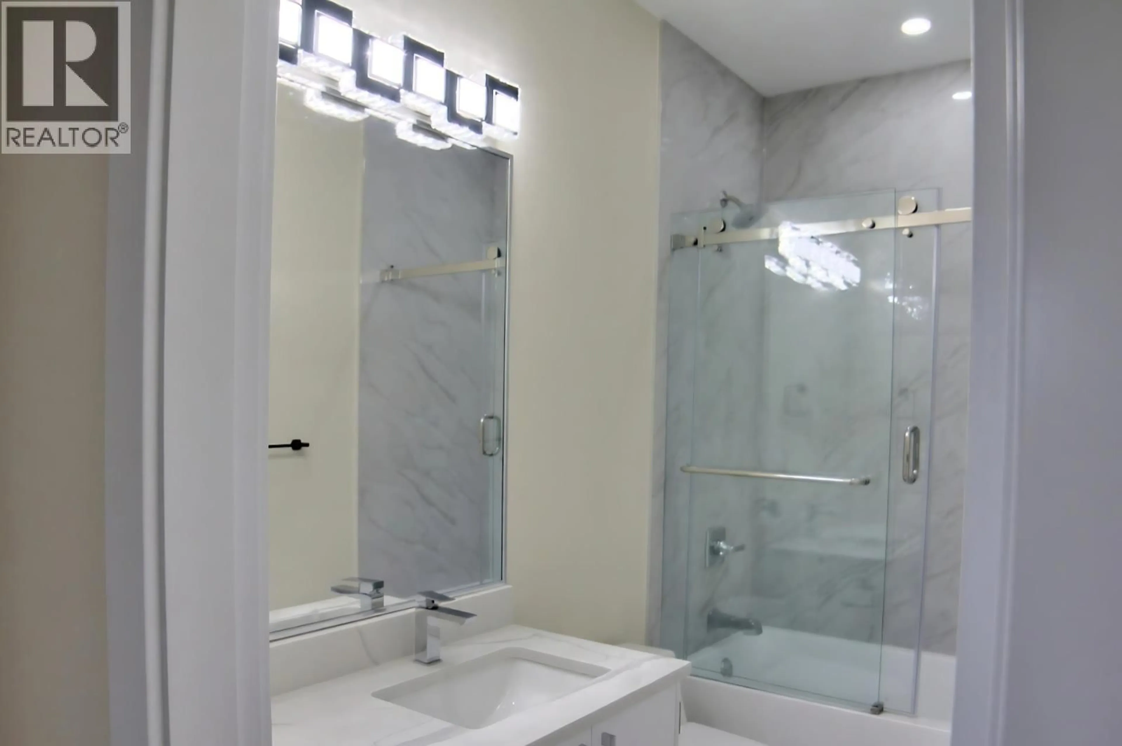 Standard bathroom, ceramic/tile floor for 5171 57 STREET, Ladner British Columbia V4K3G2