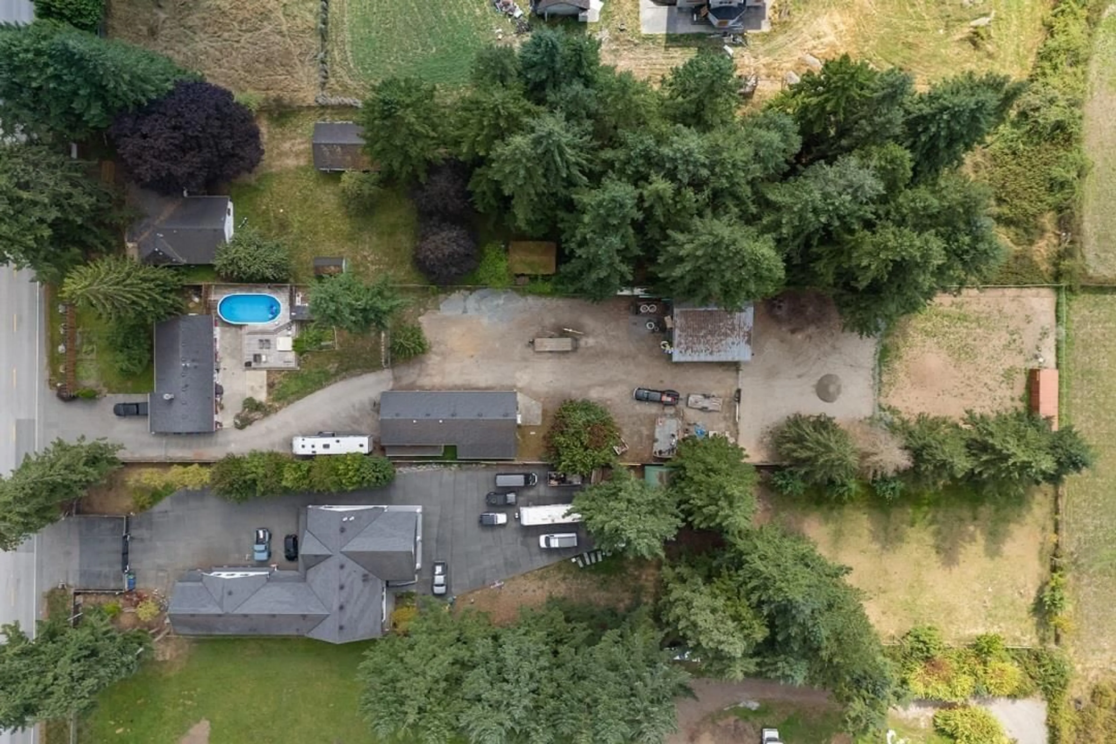 A pic from outside/outdoor area/front of a property/back of a property/a pic from drone, unknown for 3283 196, Surrey British Columbia V3Z1A9