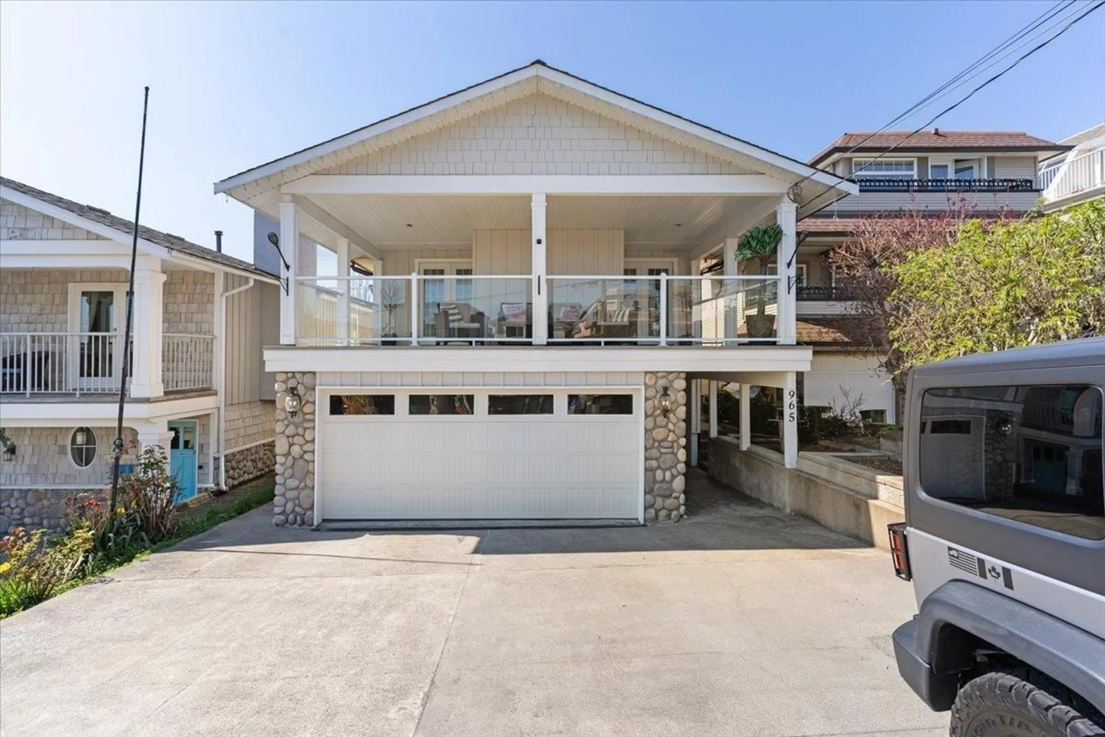 Home with vinyl exterior material, unknown for 965 KEIL, White Rock British Columbia V4B4V8