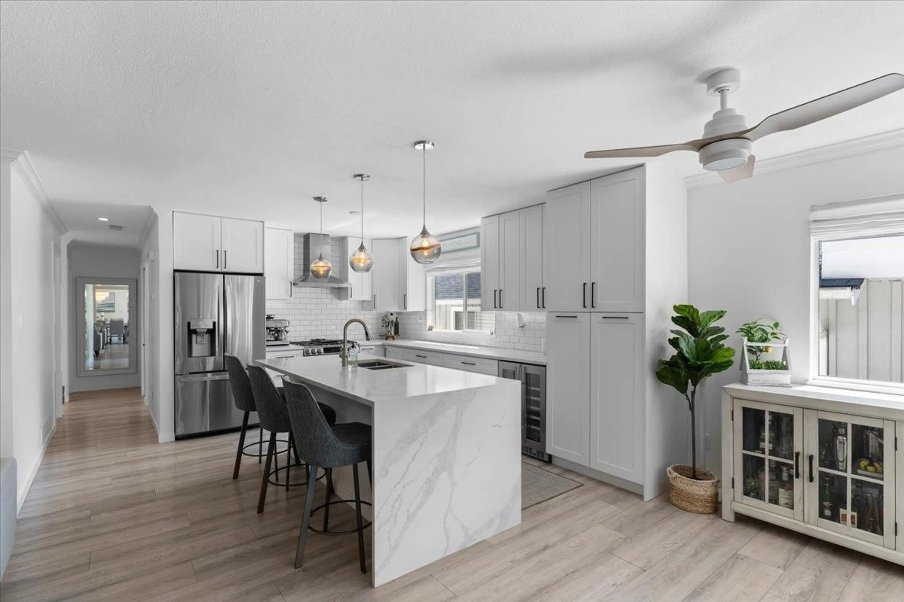 Open concept kitchen, unknown for 965 KEIL, White Rock British Columbia V4B4V8