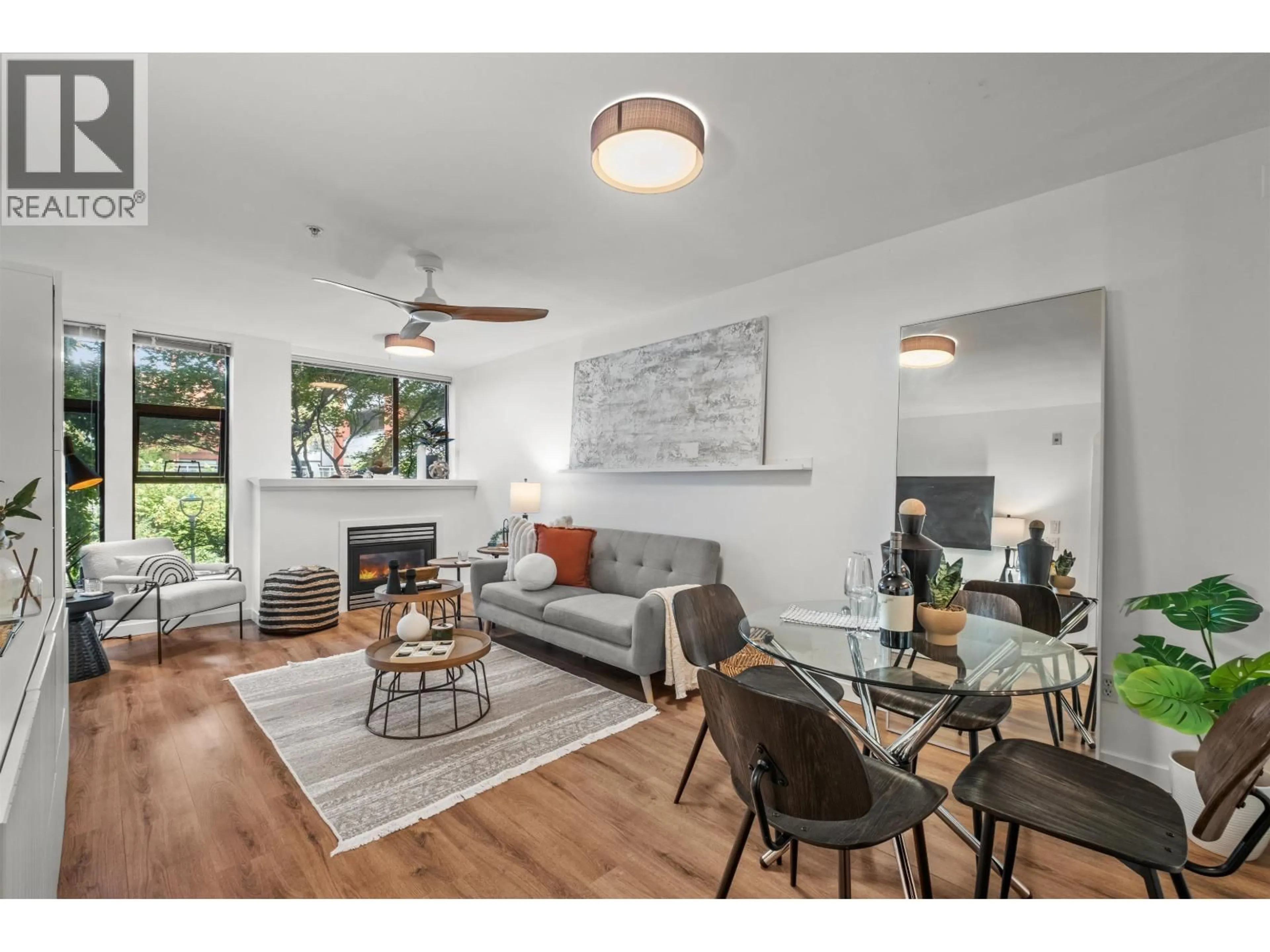 Living room with furniture, wood/laminate floor for 305 - 305 LONSDALE AVENUE, North Vancouver British Columbia V7M3G3