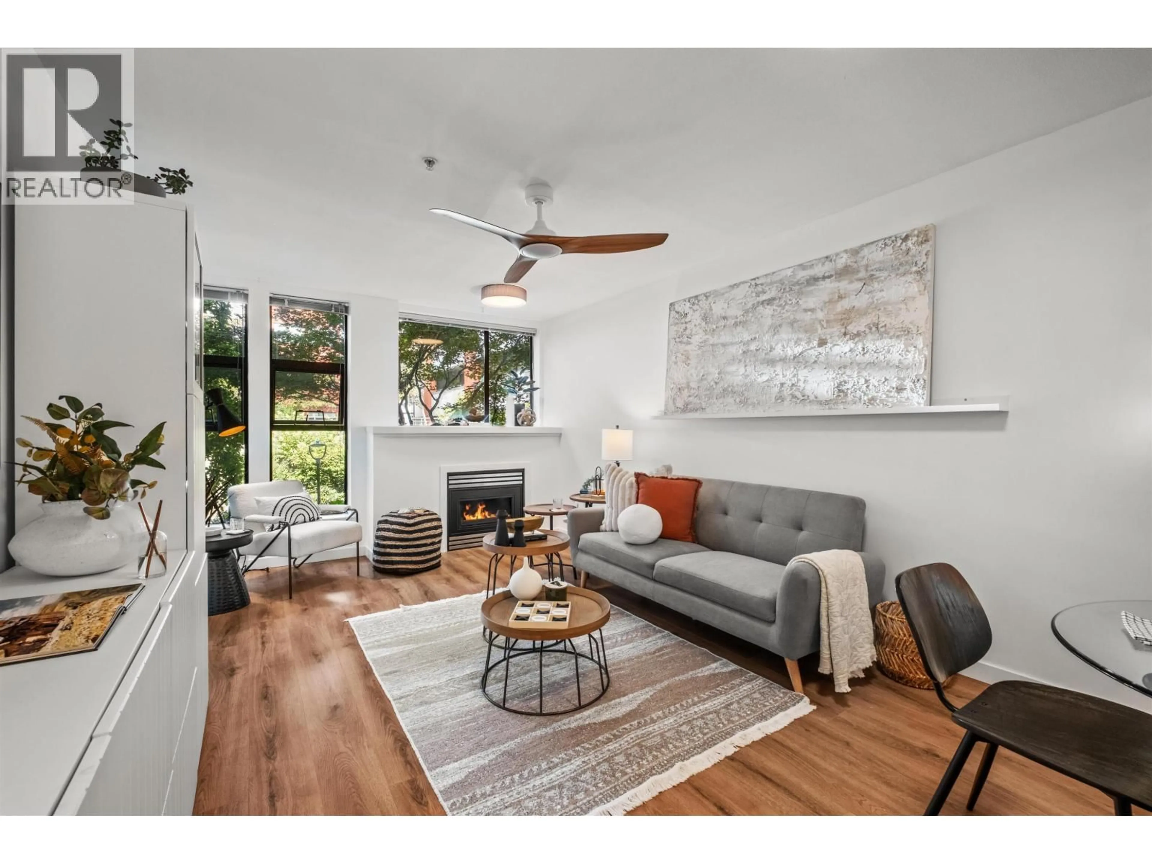 Living room with furniture, wood/laminate floor for 305 - 305 LONSDALE AVENUE, North Vancouver British Columbia V7M3G3