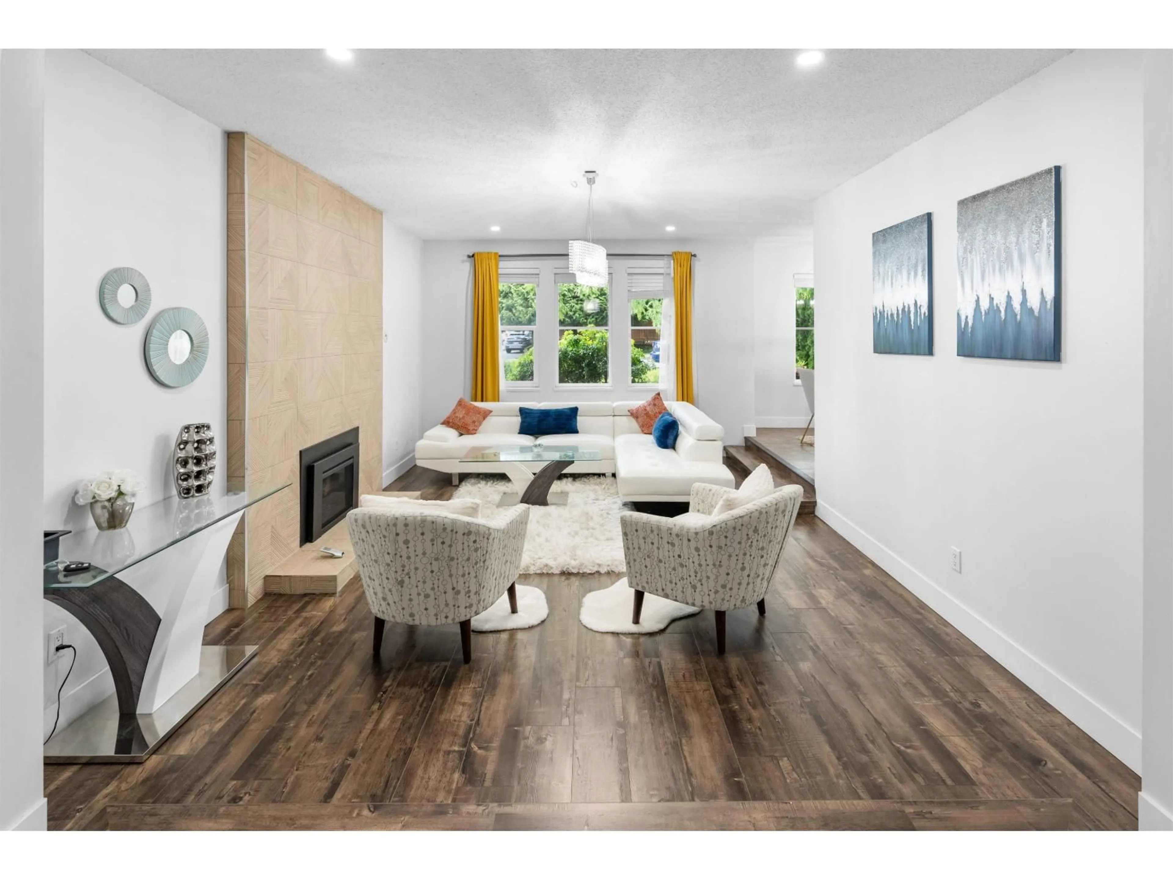Living room with furniture, unknown for 18046 61A, Surrey British Columbia V3S5X1