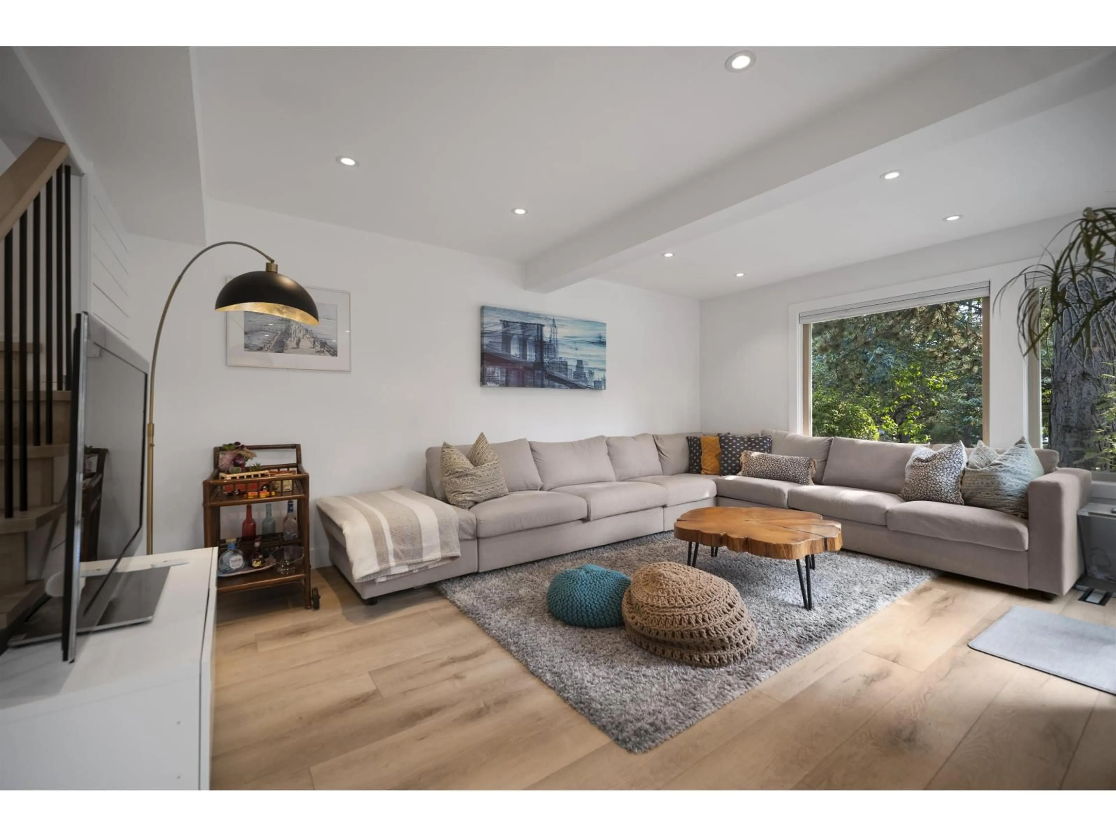 Living room with furniture, wood/laminate floor for 1917 LILAC, Surrey British Columbia V4A6C7