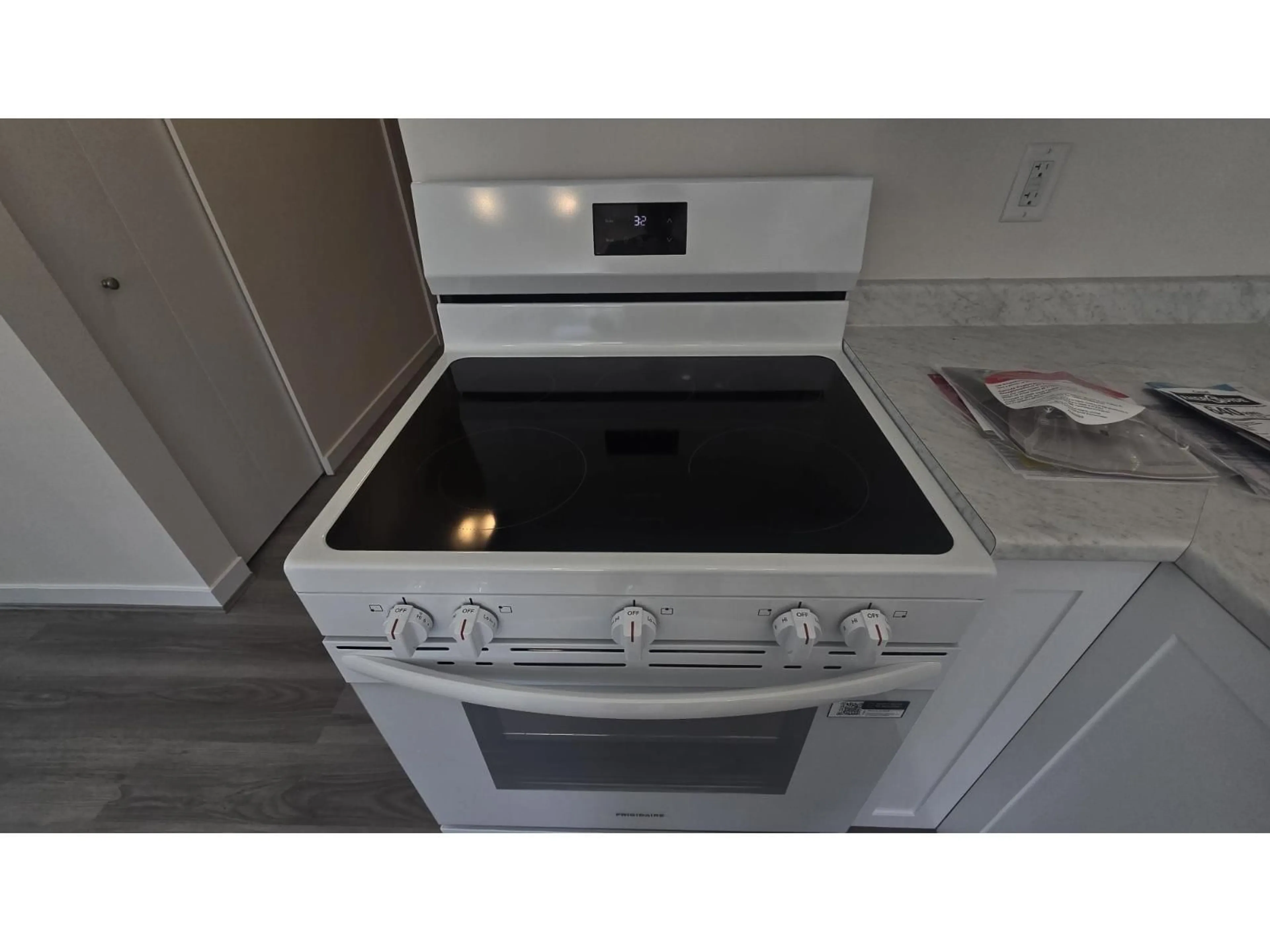 Standard kitchen, ceramic/tile floor for 14 - 46160 PRINCESS AVENUE, Chilliwack British Columbia V2P2A7