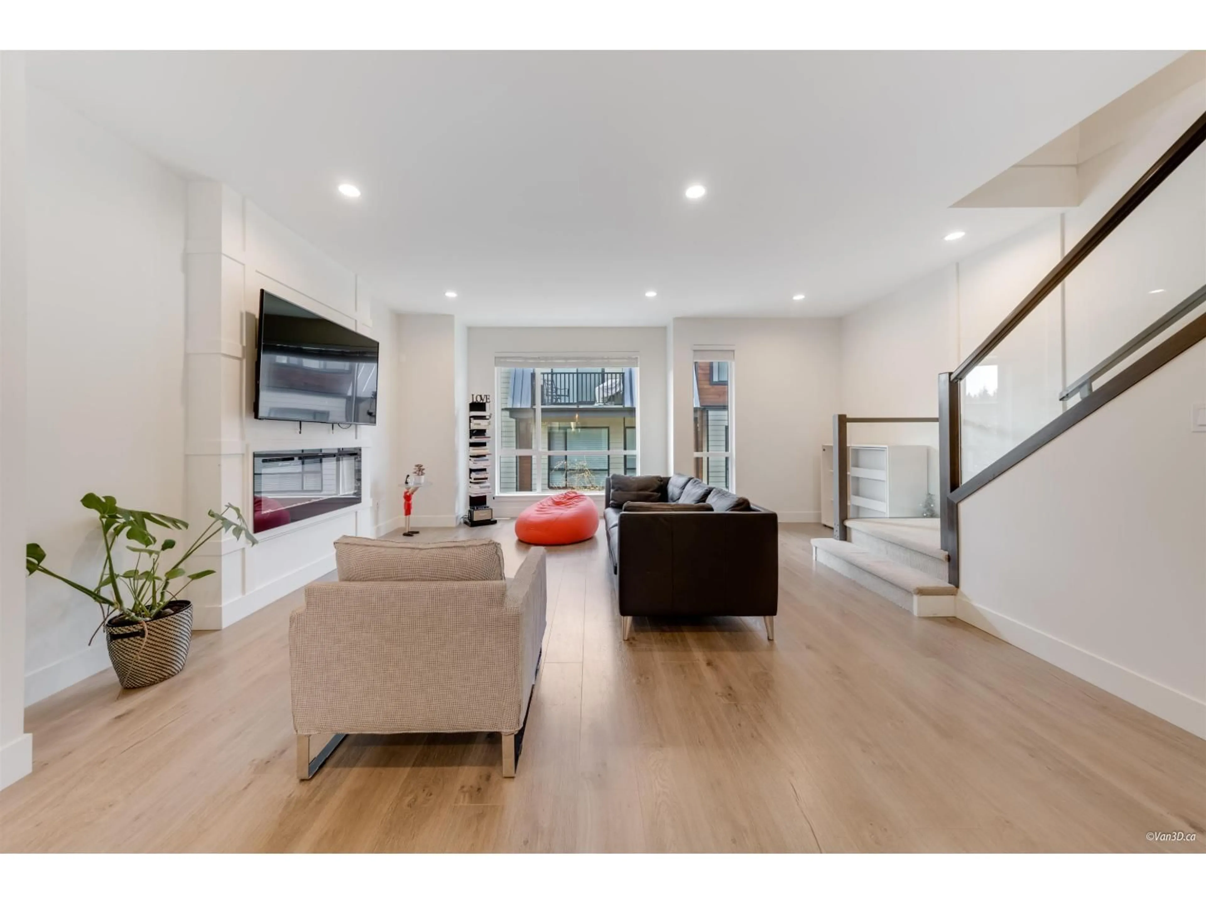Living room with furniture, unknown for 34 - 15688 28, Surrey British Columbia V3Z0N1