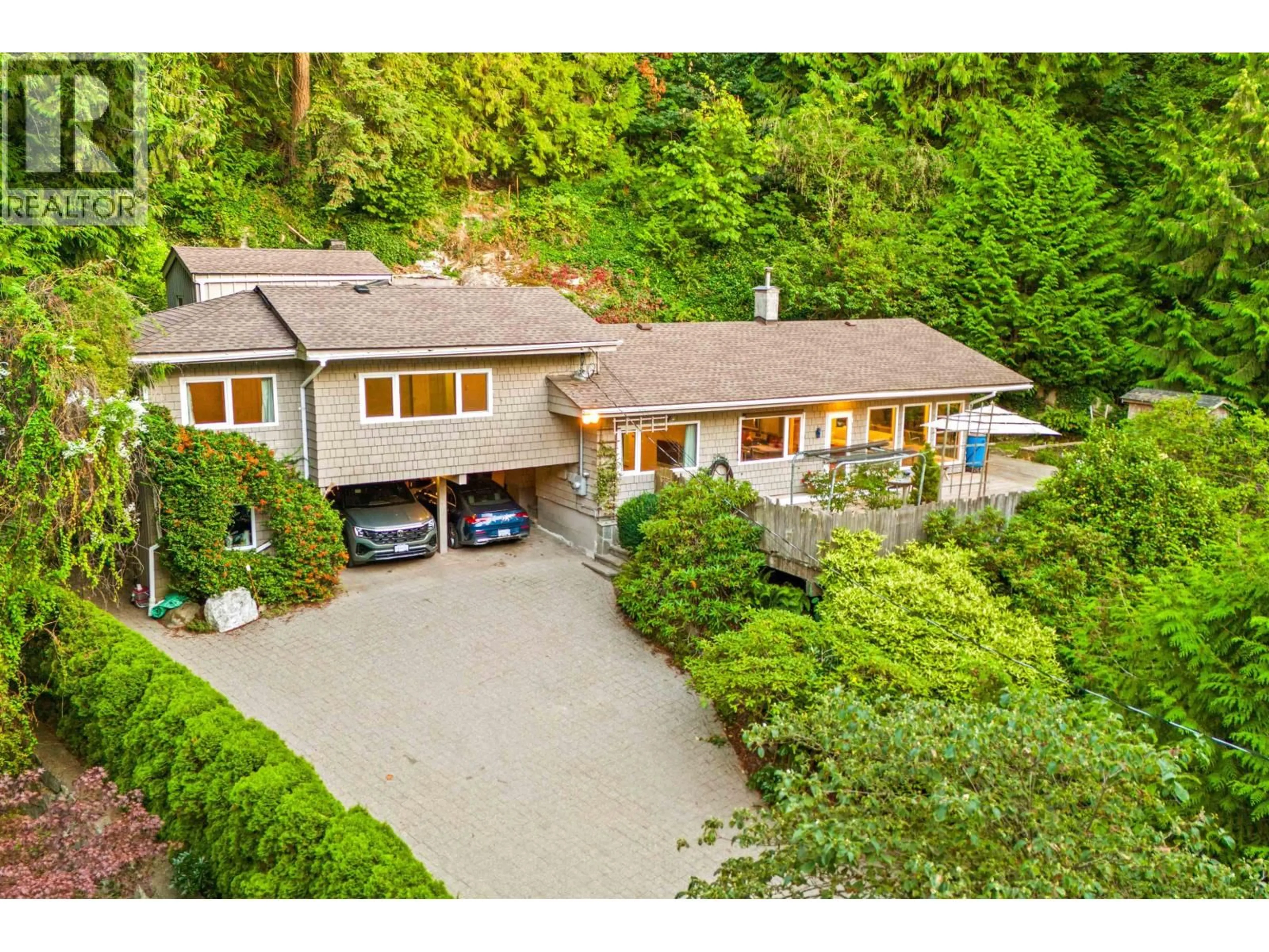 A pic from outside/outdoor area/front of a property/back of a property/a pic from drone, street for 6775 MARINE DRIVE, West Vancouver British Columbia V7W2T1
