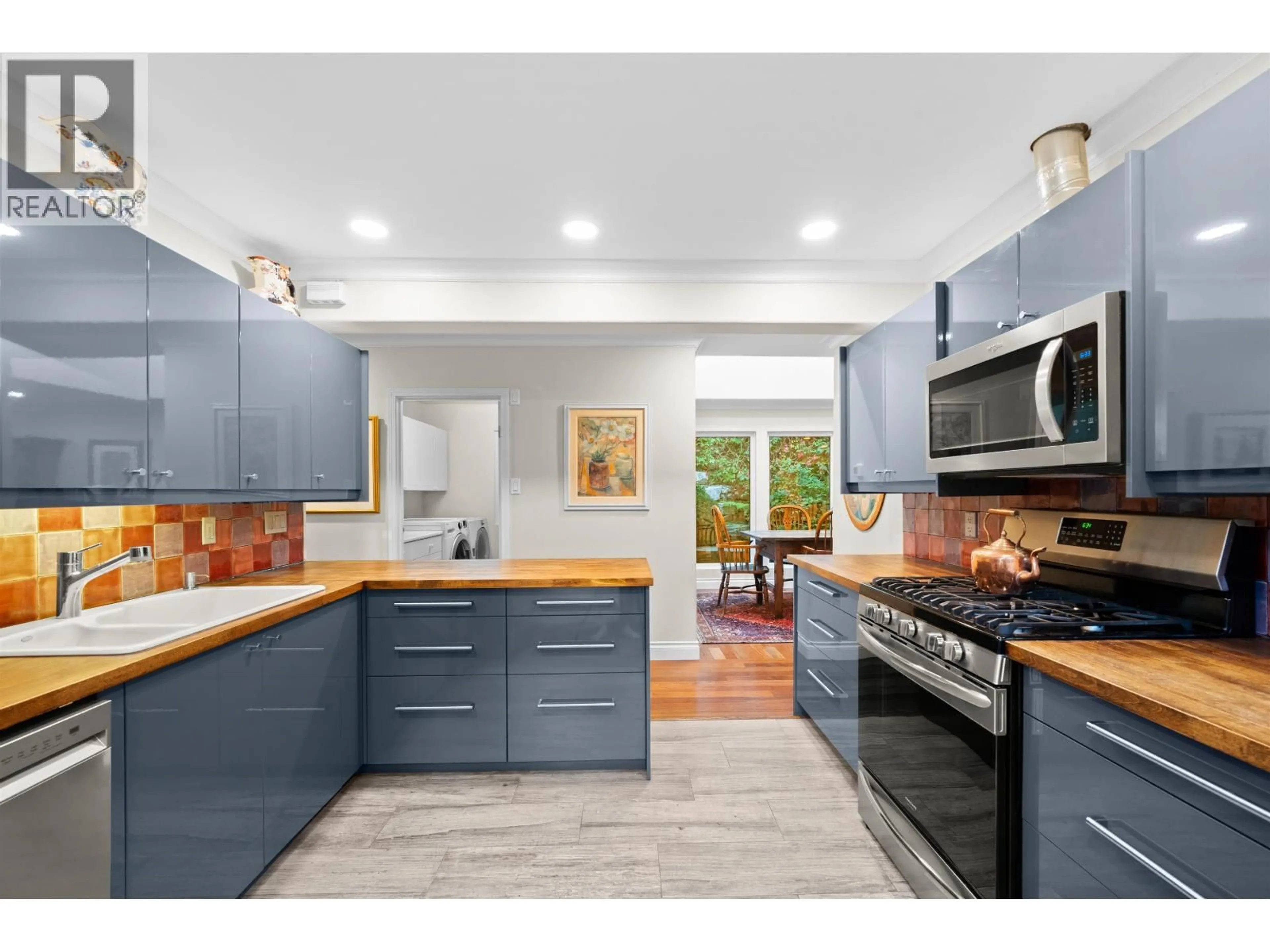 Open concept kitchen, ceramic/tile floor for 6775 MARINE DRIVE, West Vancouver British Columbia V7W2T1