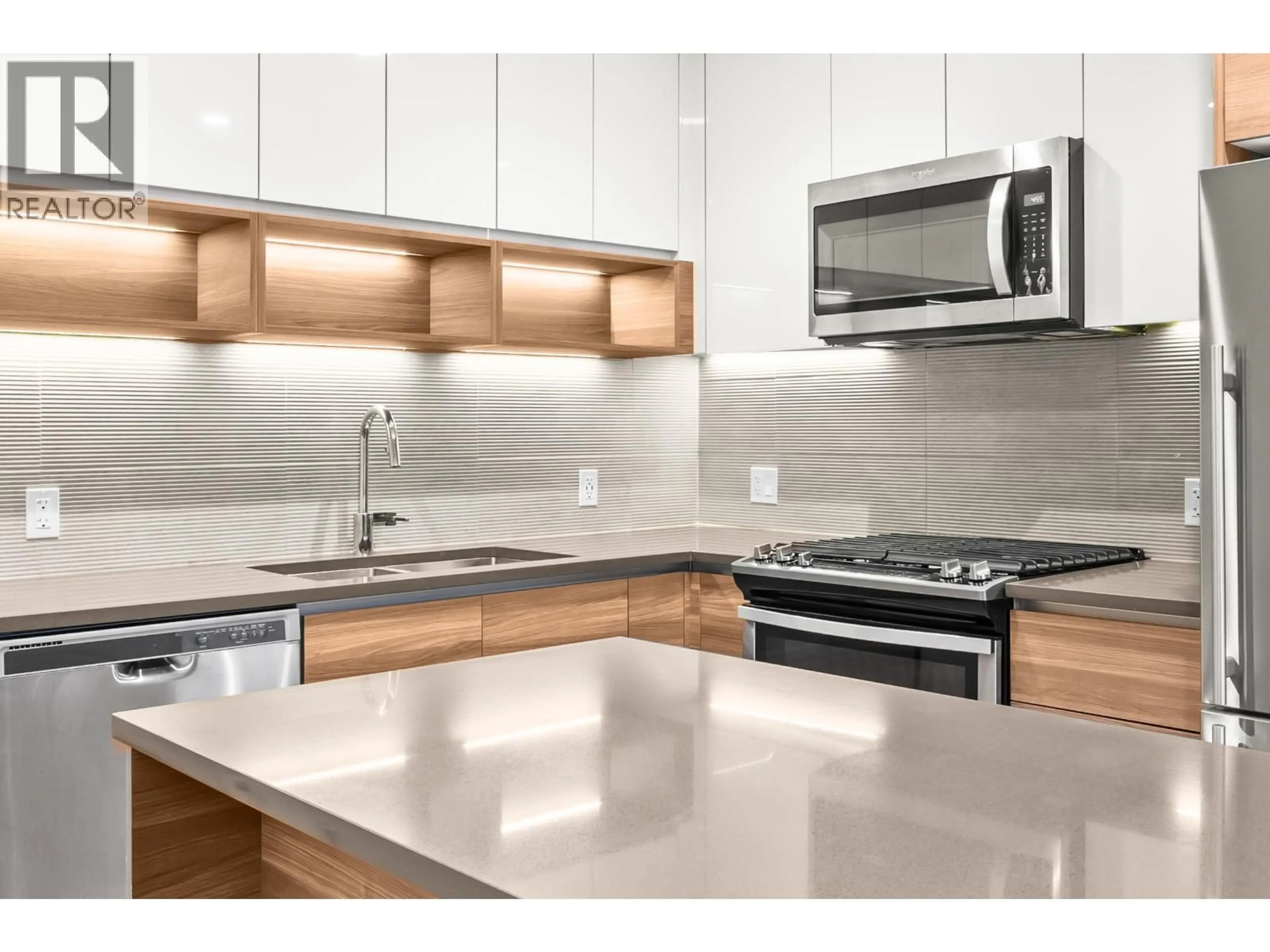 Unknown for 207 - 8850 UNIVERSITY CRESCENT, Burnaby British Columbia V5A0C8