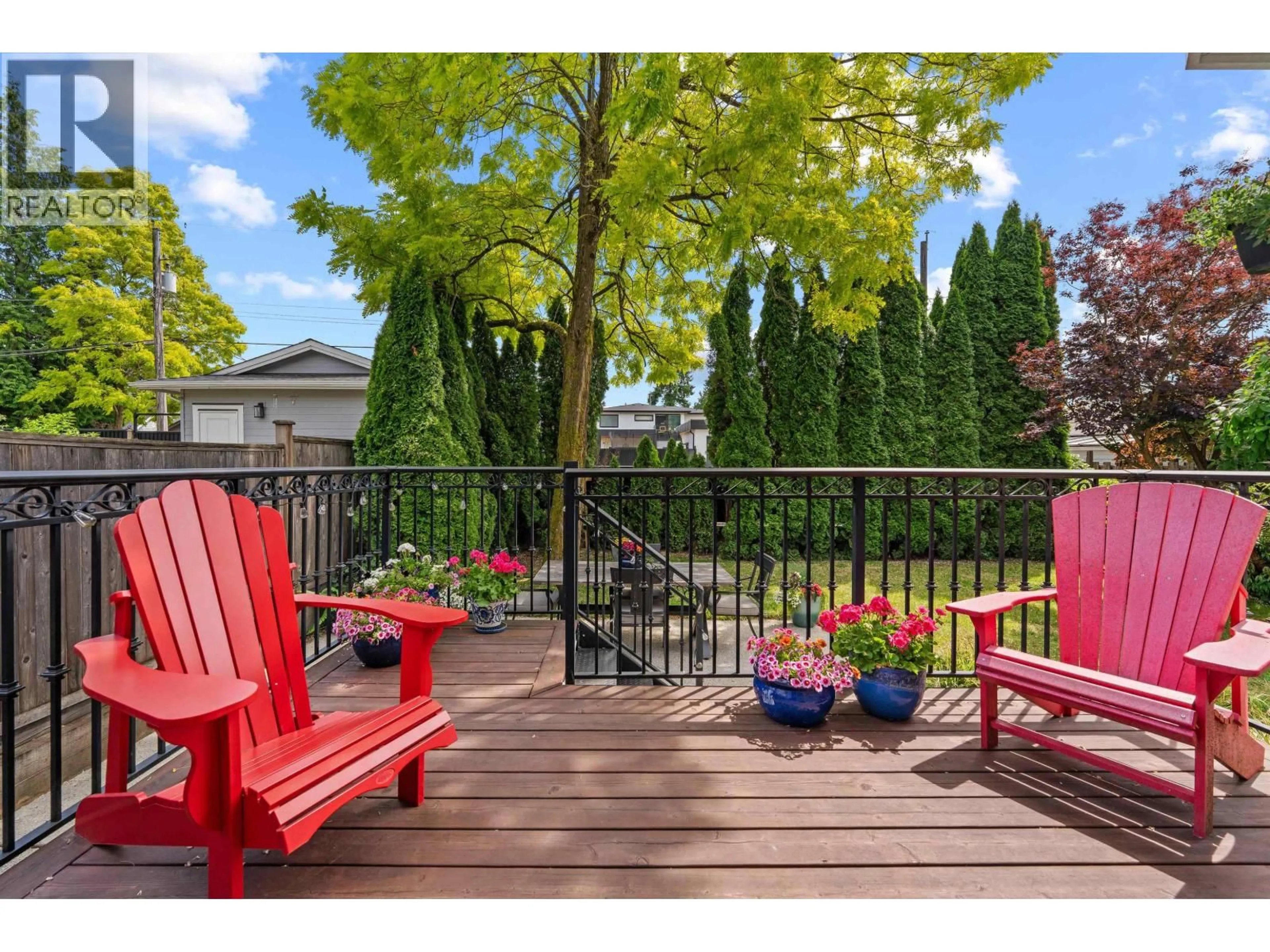 Patio, unknown for 749 10TH STREET, North Vancouver British Columbia V7L2G2