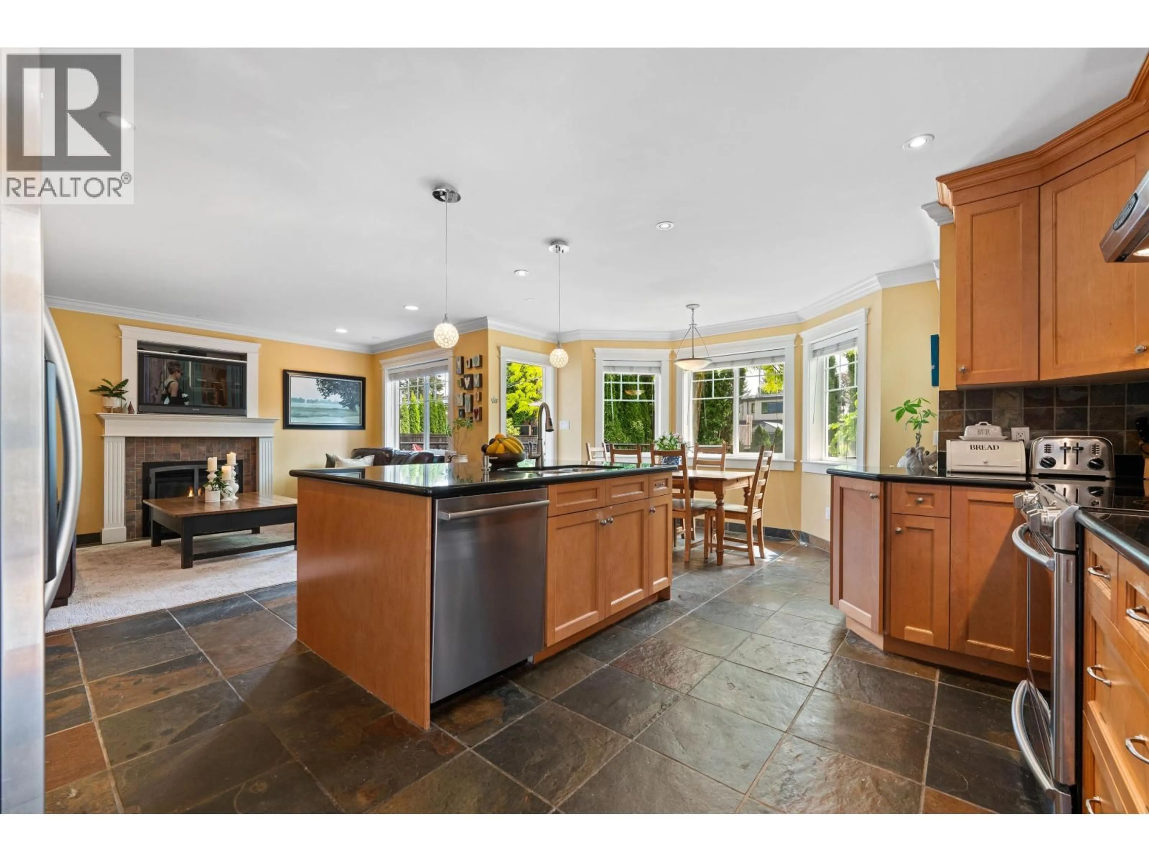 Open concept kitchen, ceramic/tile floor for 749 10TH STREET, North Vancouver British Columbia V7L2G2