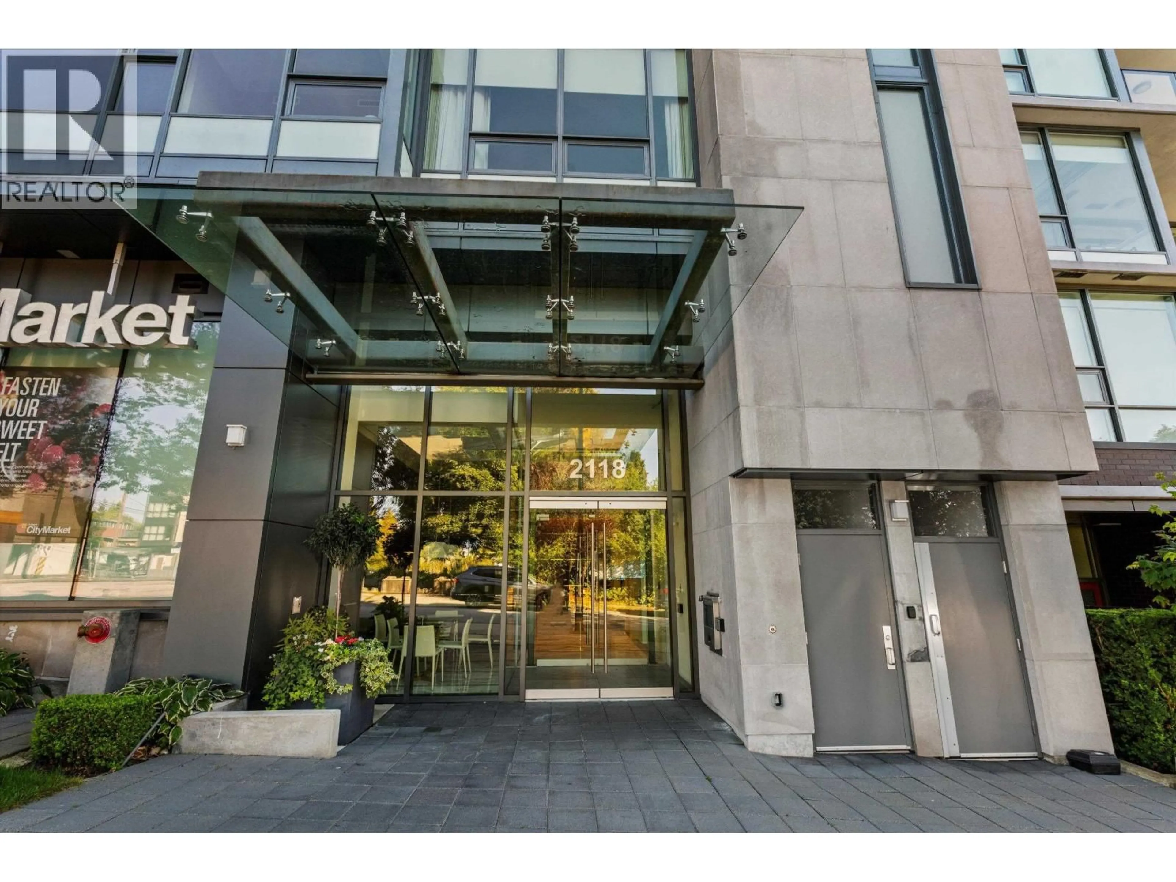 Indoor foyer for 312 - 2118 15TH AVENUE, Vancouver British Columbia V6J3Z3