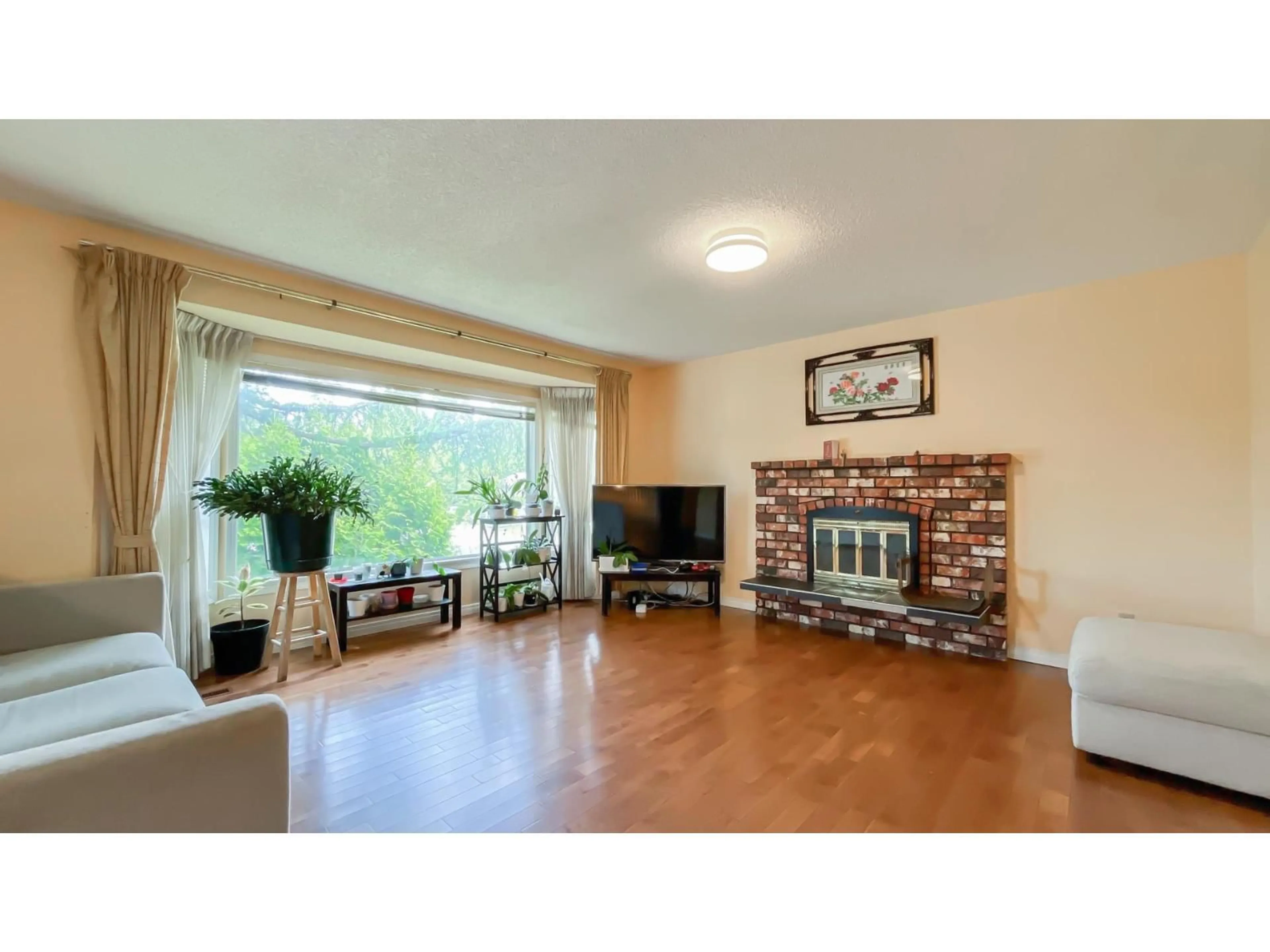 Living room with furniture, unknown for 9392 139, Surrey British Columbia V3V7K9