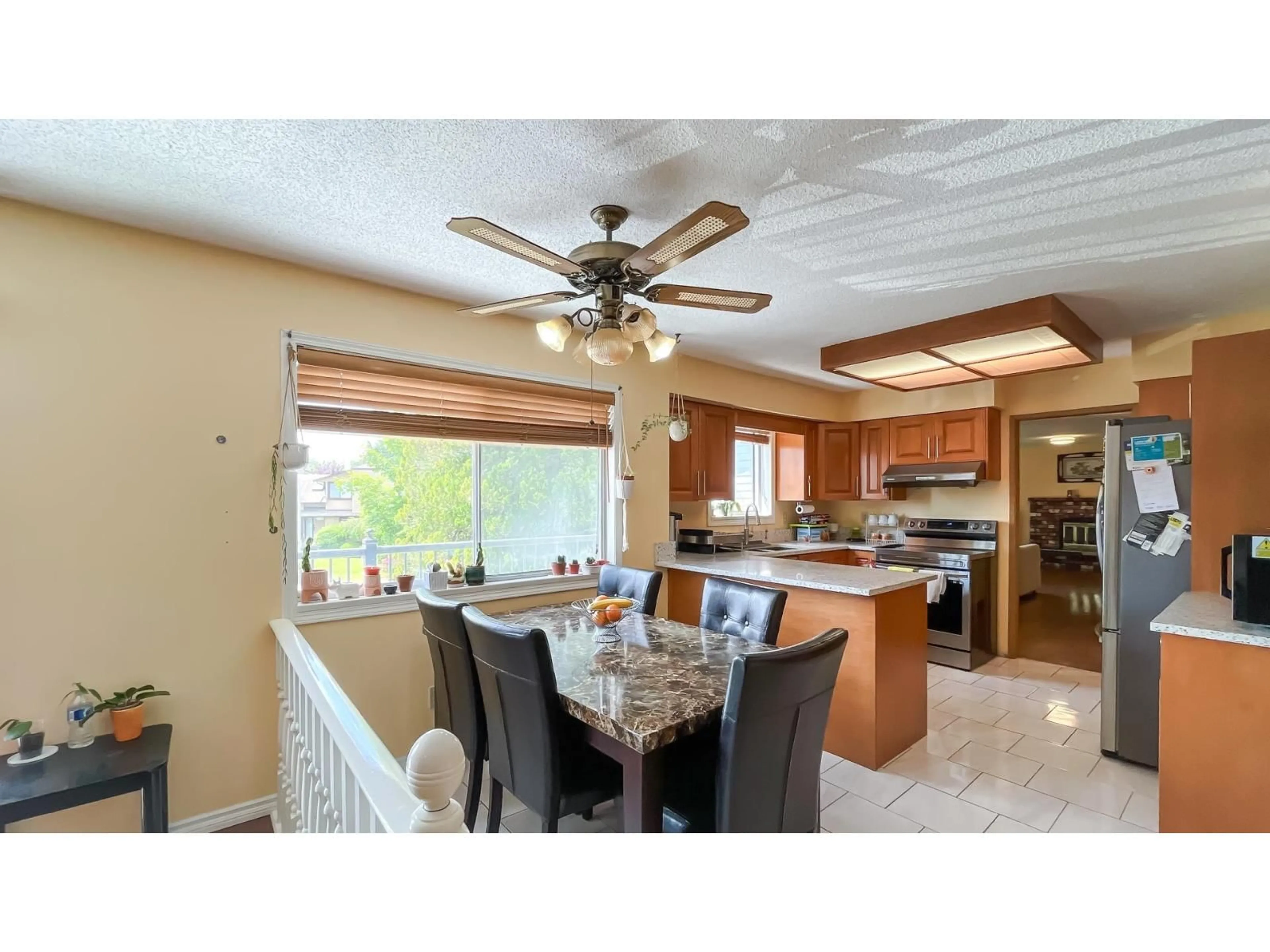 Open concept kitchen, unknown for 9392 139, Surrey British Columbia V3V7K9