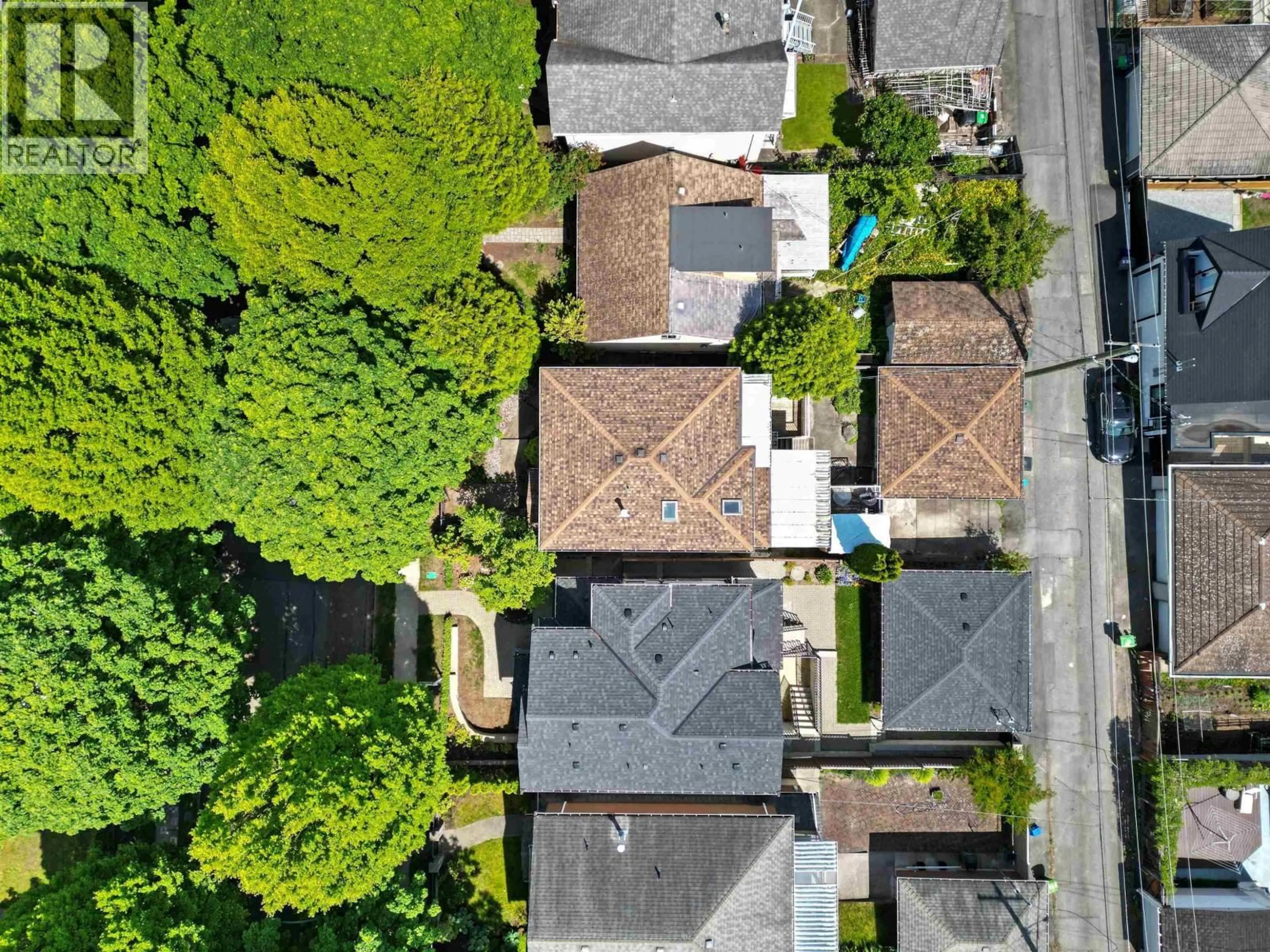 A pic from outside/outdoor area/front of a property/back of a property/a pic from drone, street for 4988 SHERBROOKE STREET, Vancouver British Columbia V5W3M2