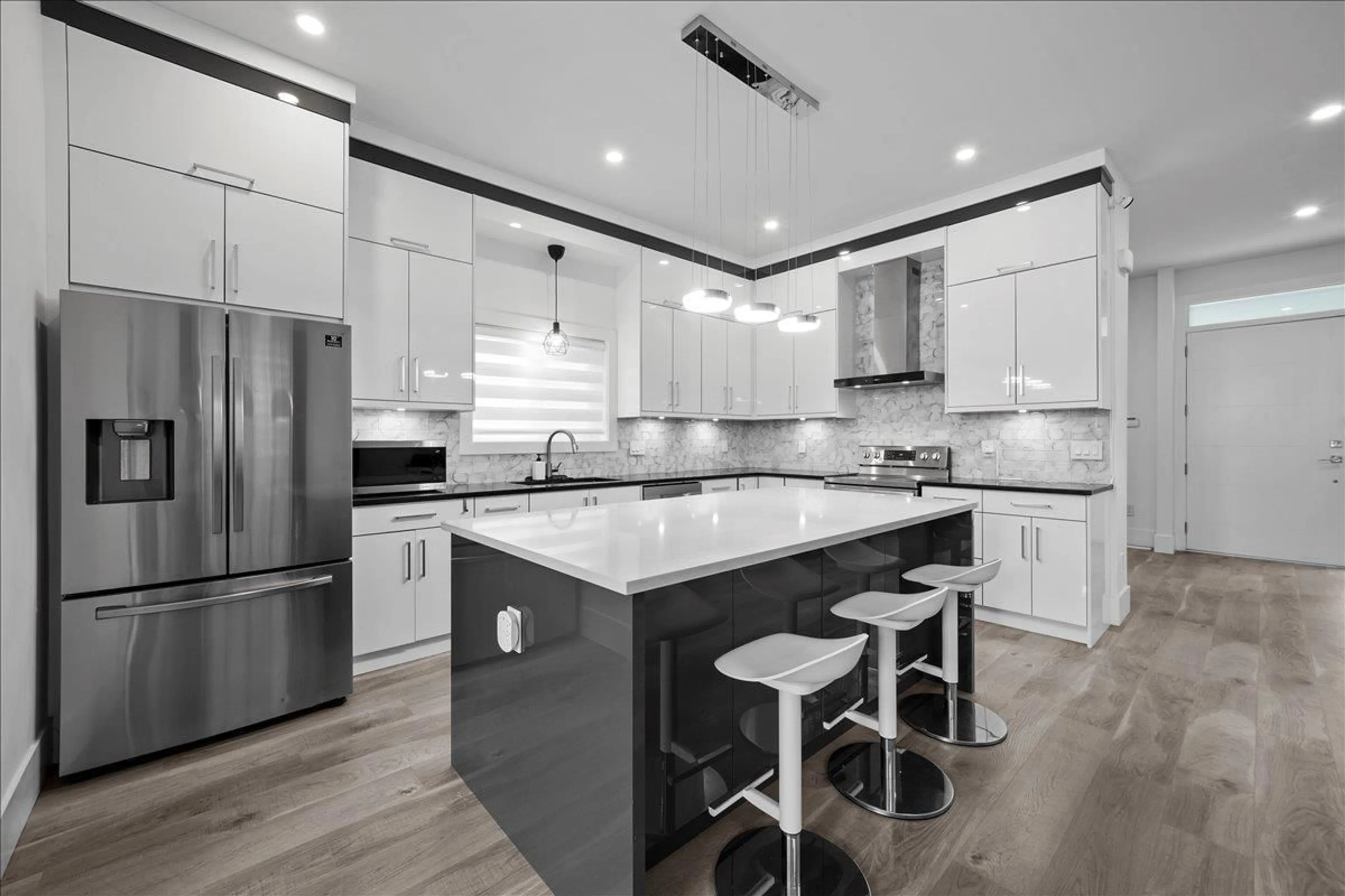 Contemporary kitchen, unknown for 2581 168, Surrey British Columbia V3Z0A7