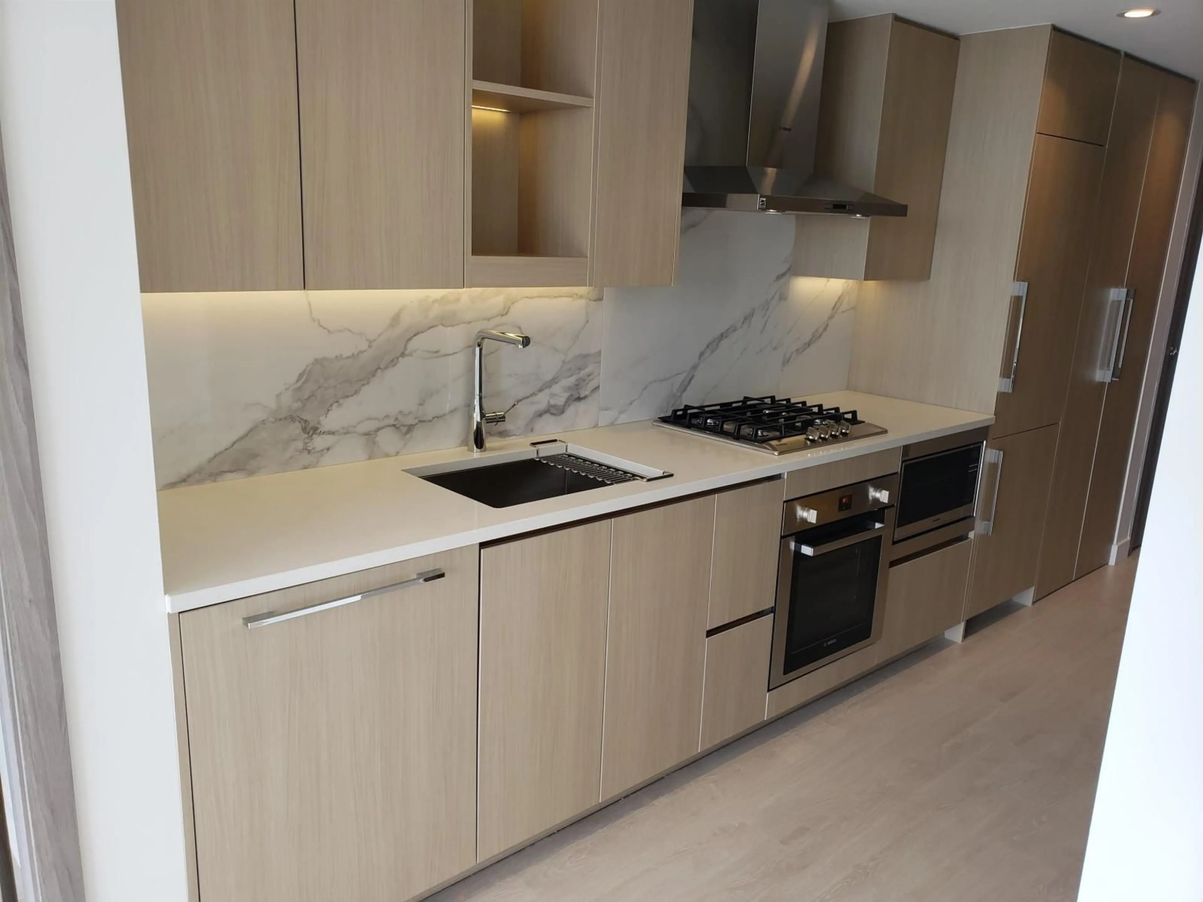 Standard kitchen, unknown for 2609 - 9887 WHALLEY, Surrey British Columbia V3T0P4