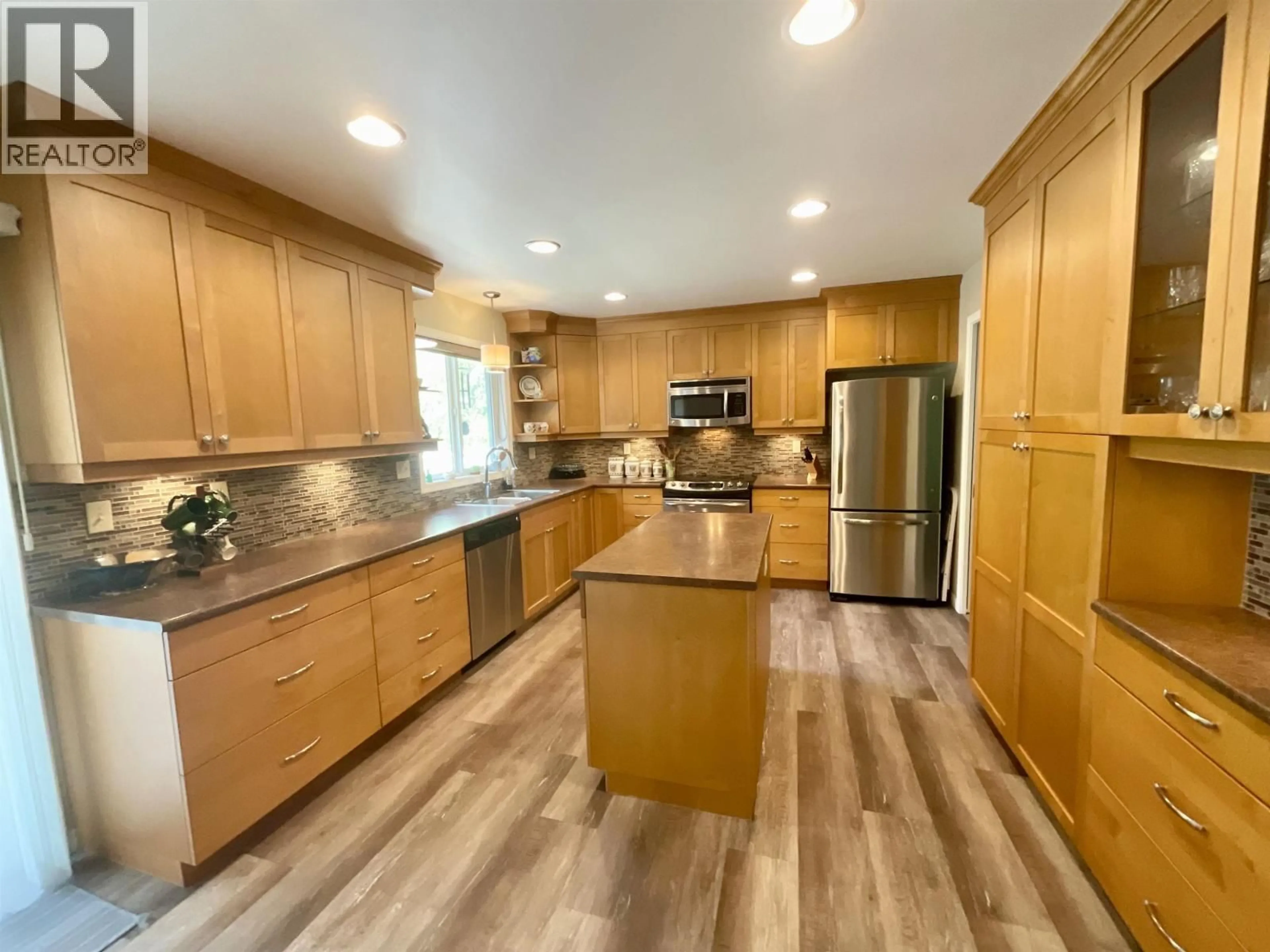 Open concept kitchen, unknown for 143 GROSZ S ROAD, Quesnel British Columbia V2J4H1