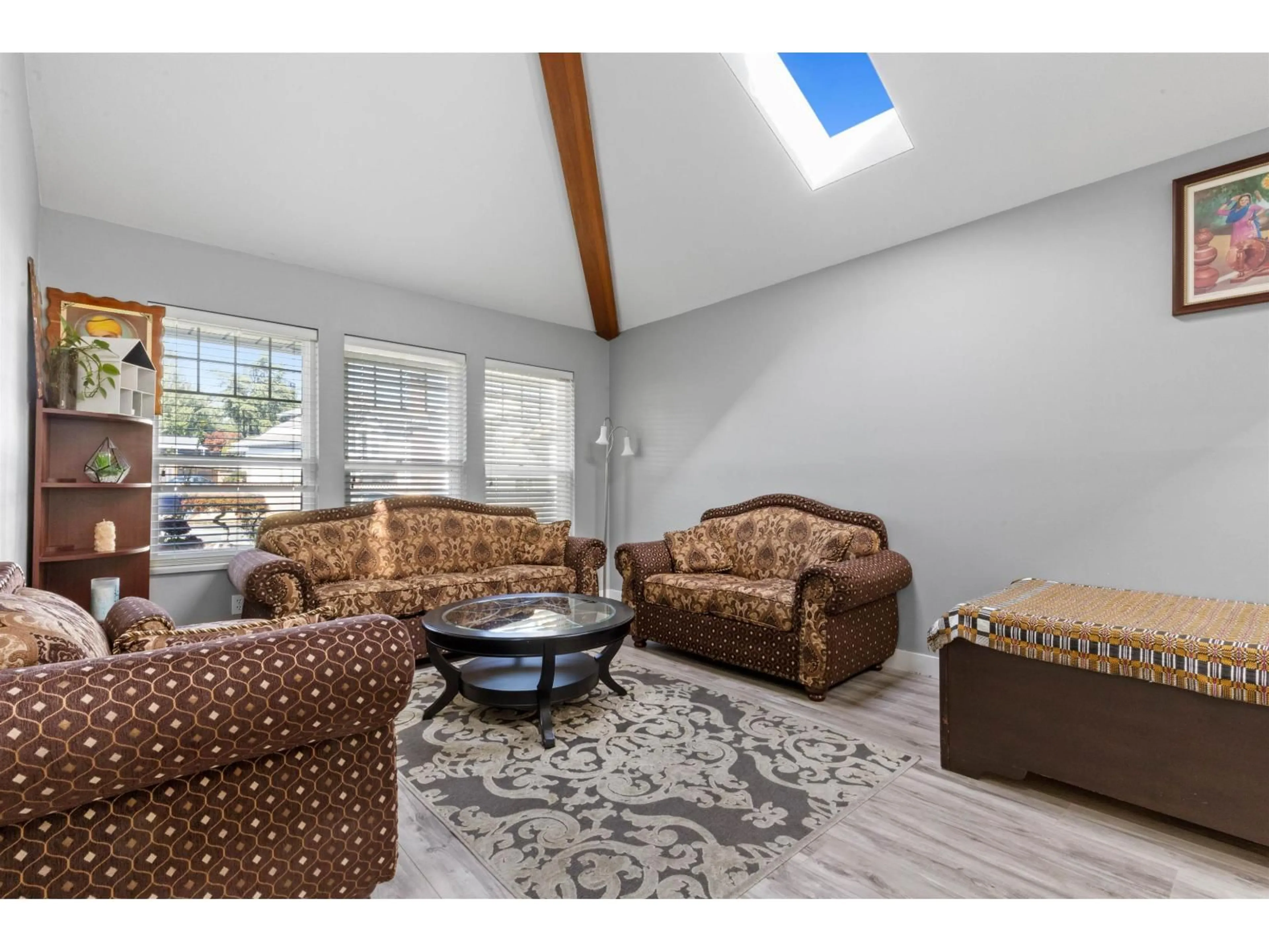 Living room with furniture, unknown for 13278 98, Surrey British Columbia V3T5M9