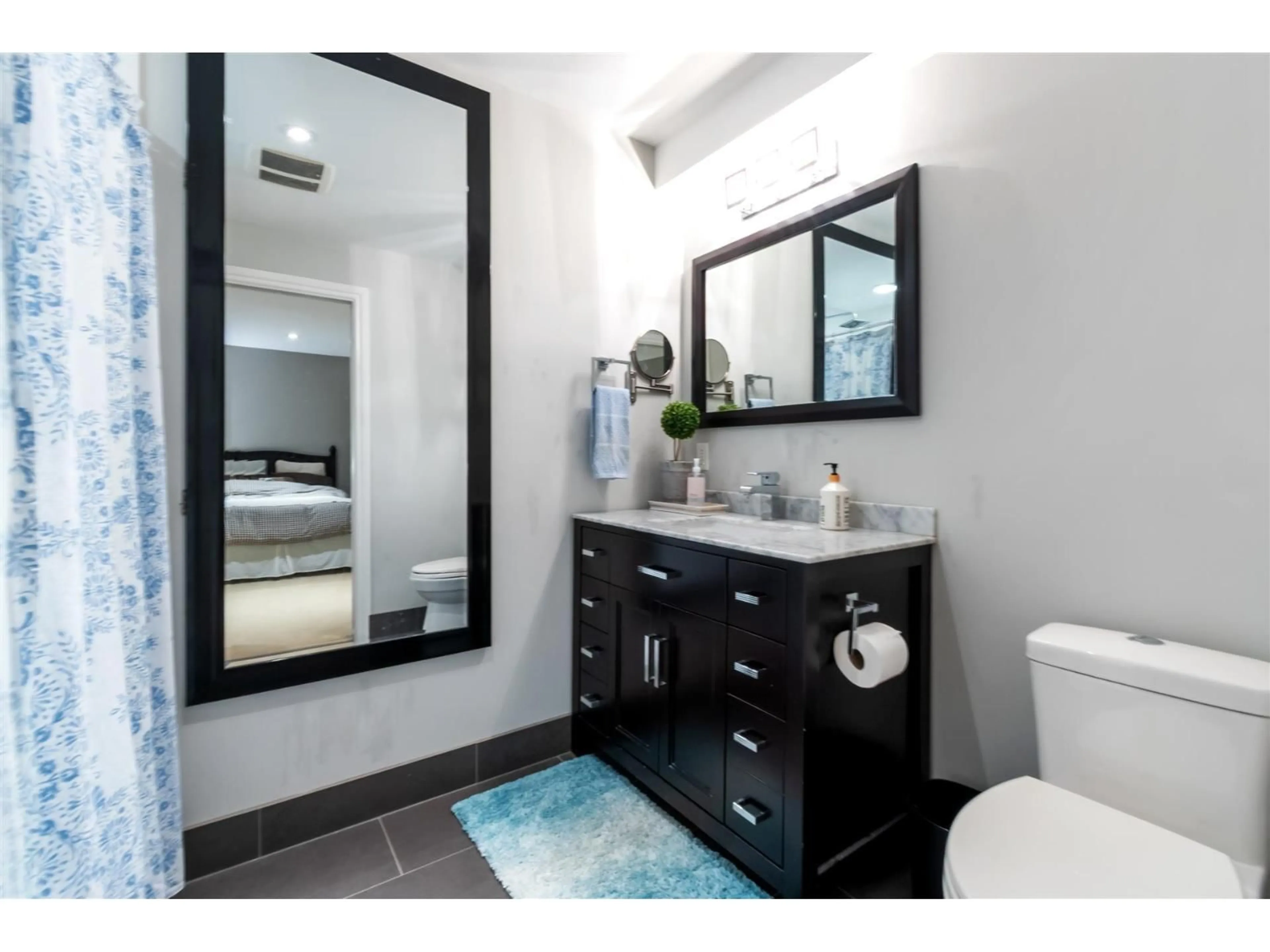 Contemporary bathroom, ceramic/tile floor for 3342 ROSEMARY HEIGHTS, Surrey British Columbia V3Z0K7