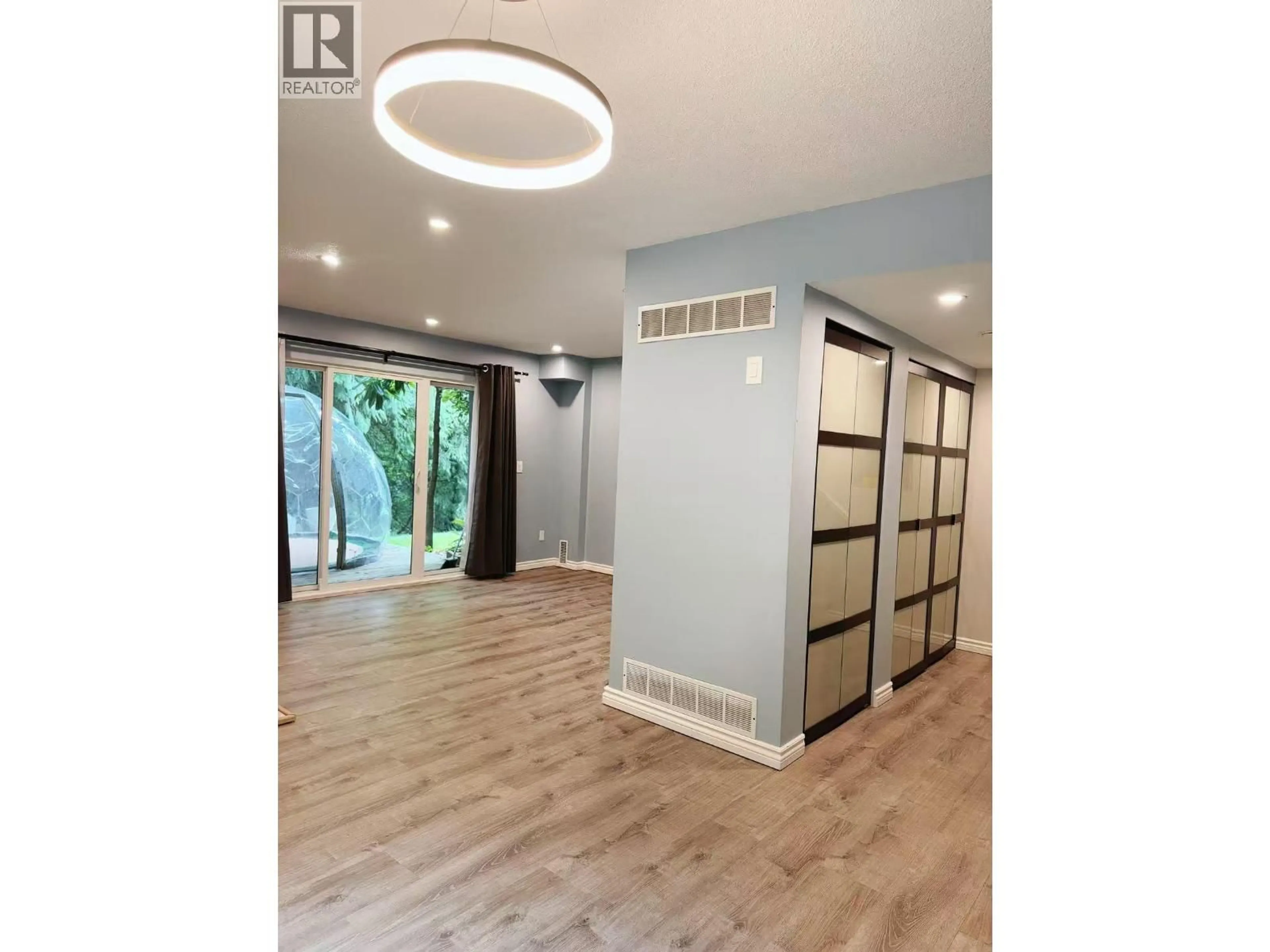 Indoor foyer for 8575 WOODRIDGE PLACE, Burnaby British Columbia V5A4B3
