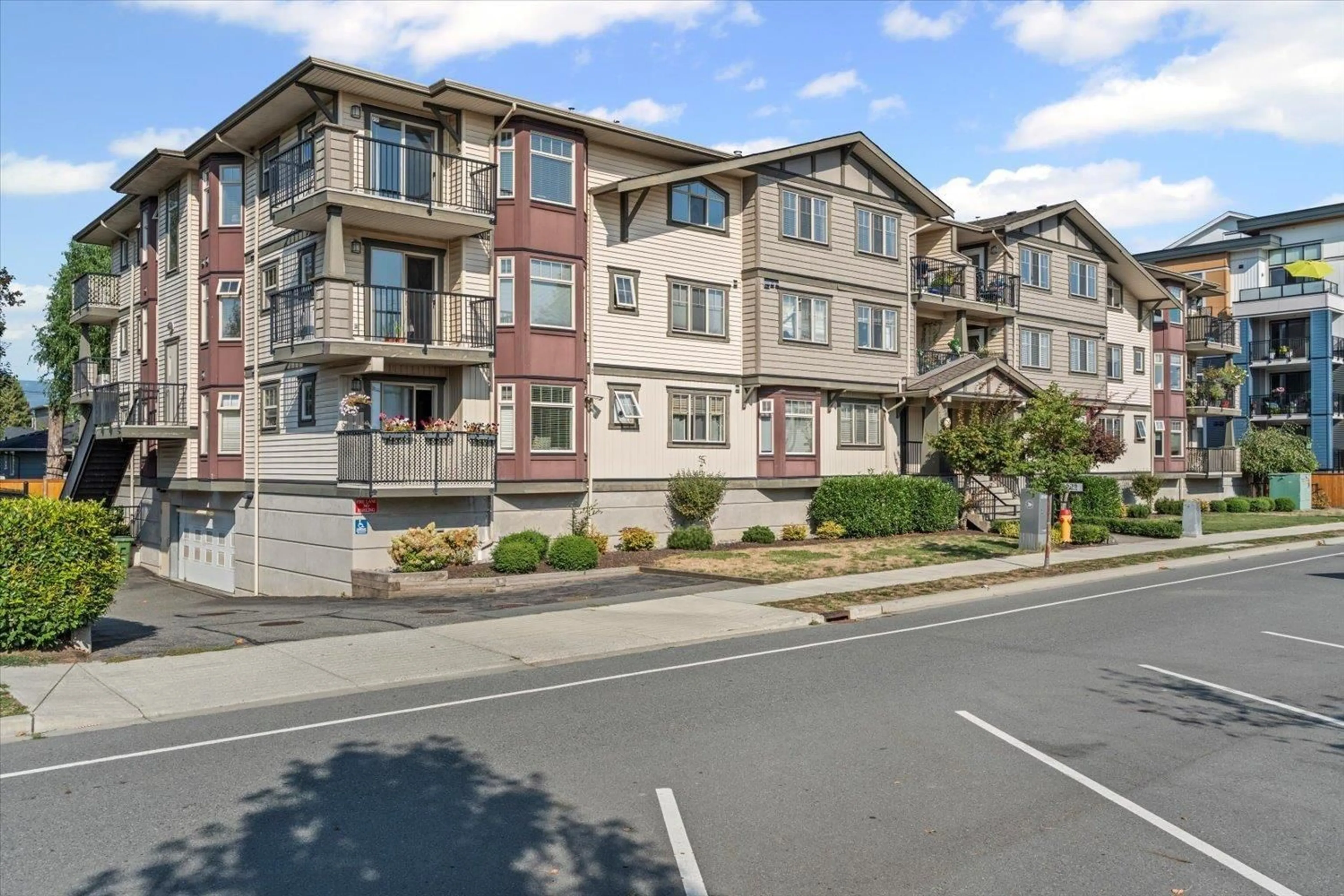 A pic from outside/outdoor area/front of a property/back of a property/a pic from drone, unknown for 202 - 45535 SPADINA AVENUE, Chilliwack British Columbia V2P1V2