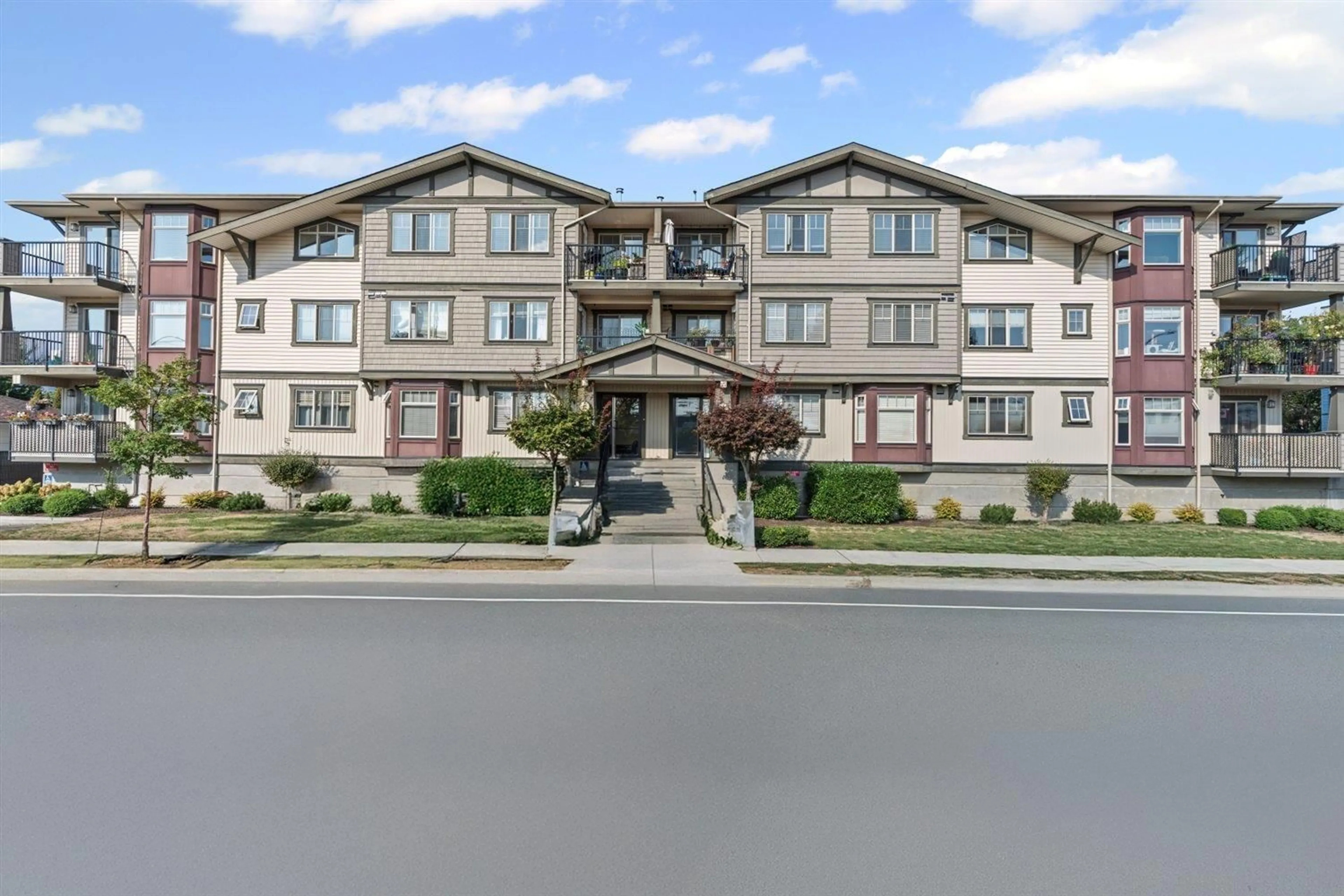 A pic from outside/outdoor area/front of a property/back of a property/a pic from drone, unknown for 202 - 45535 SPADINA AVENUE, Chilliwack British Columbia V2P1V2