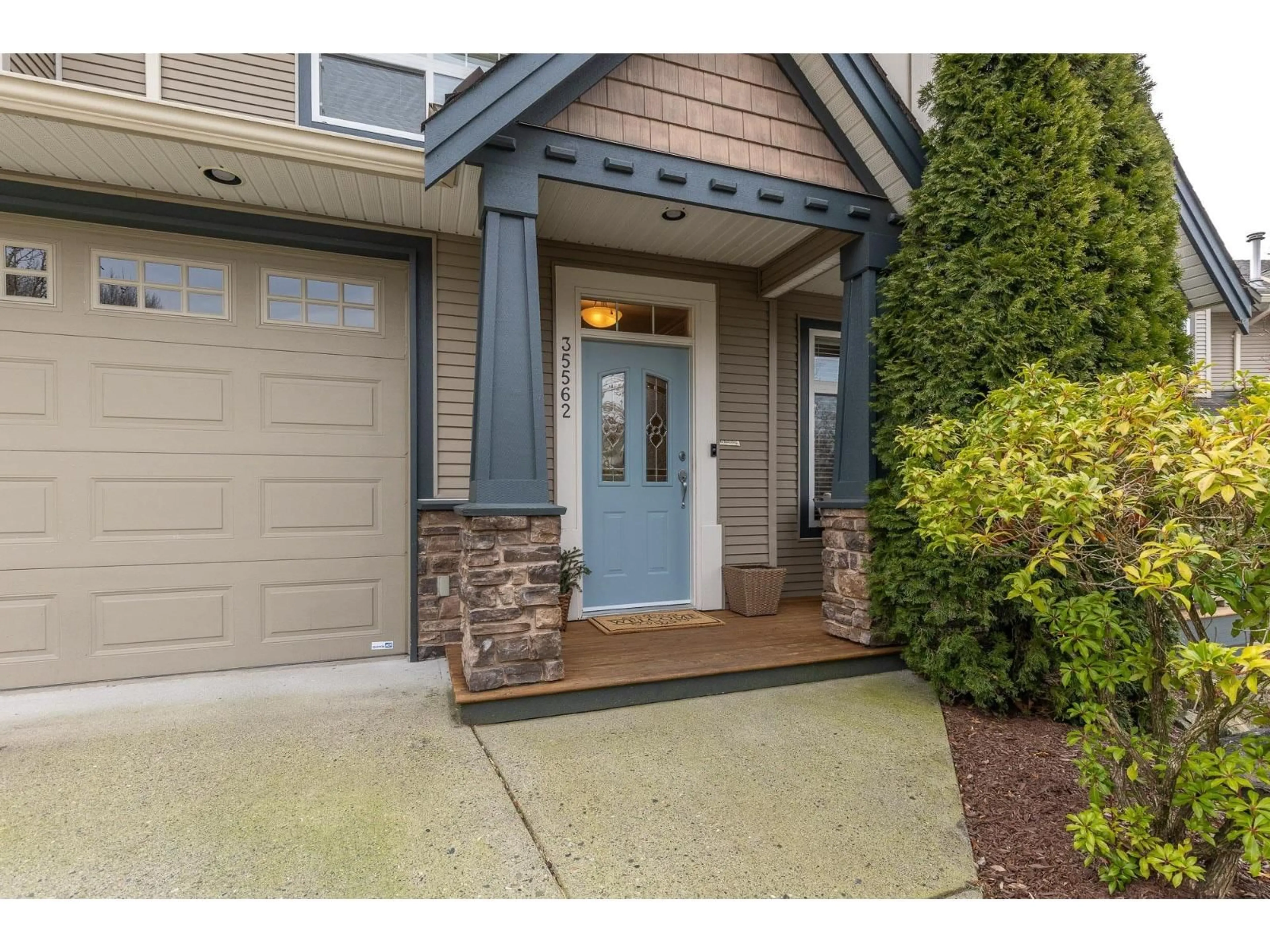 Indoor entryway for 35562 ALLISON, Abbotsford British Columbia V3G3B7