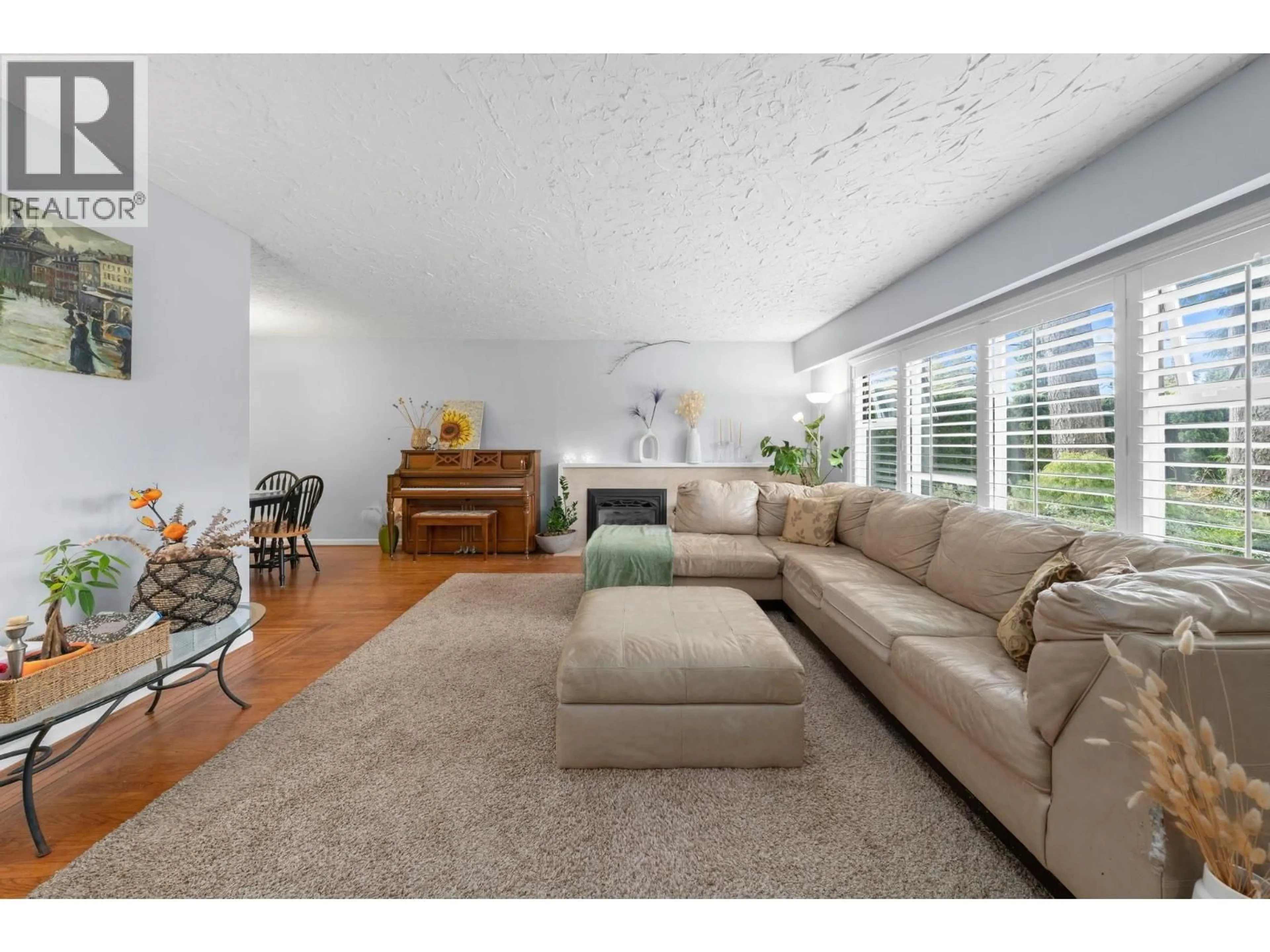 Living room with furniture, unknown for 3020 THORNCLIFFE DRIVE, North Vancouver British Columbia V7R2T1