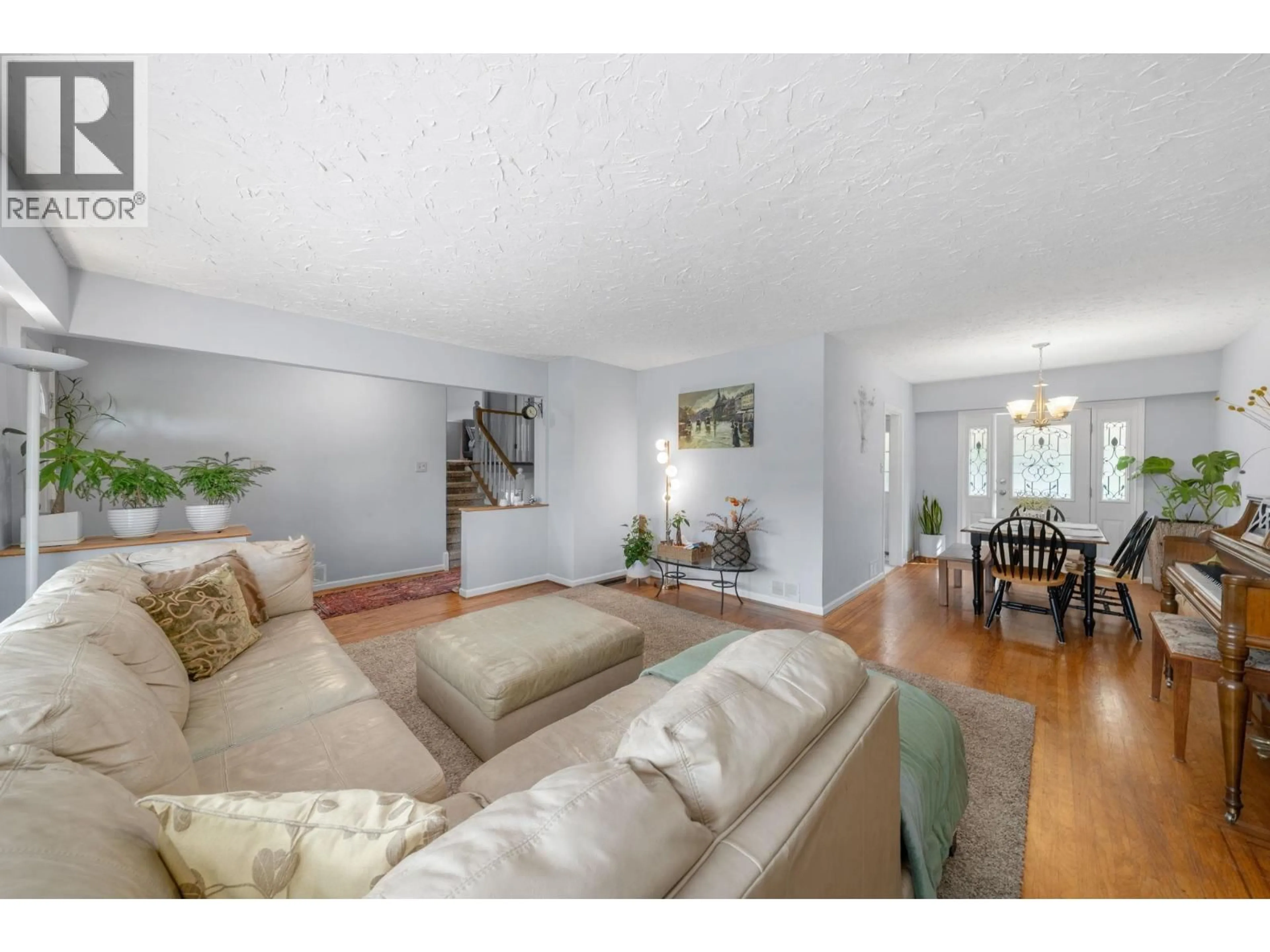 Living room with furniture, unknown for 3020 THORNCLIFFE DRIVE, North Vancouver British Columbia V7R2T1