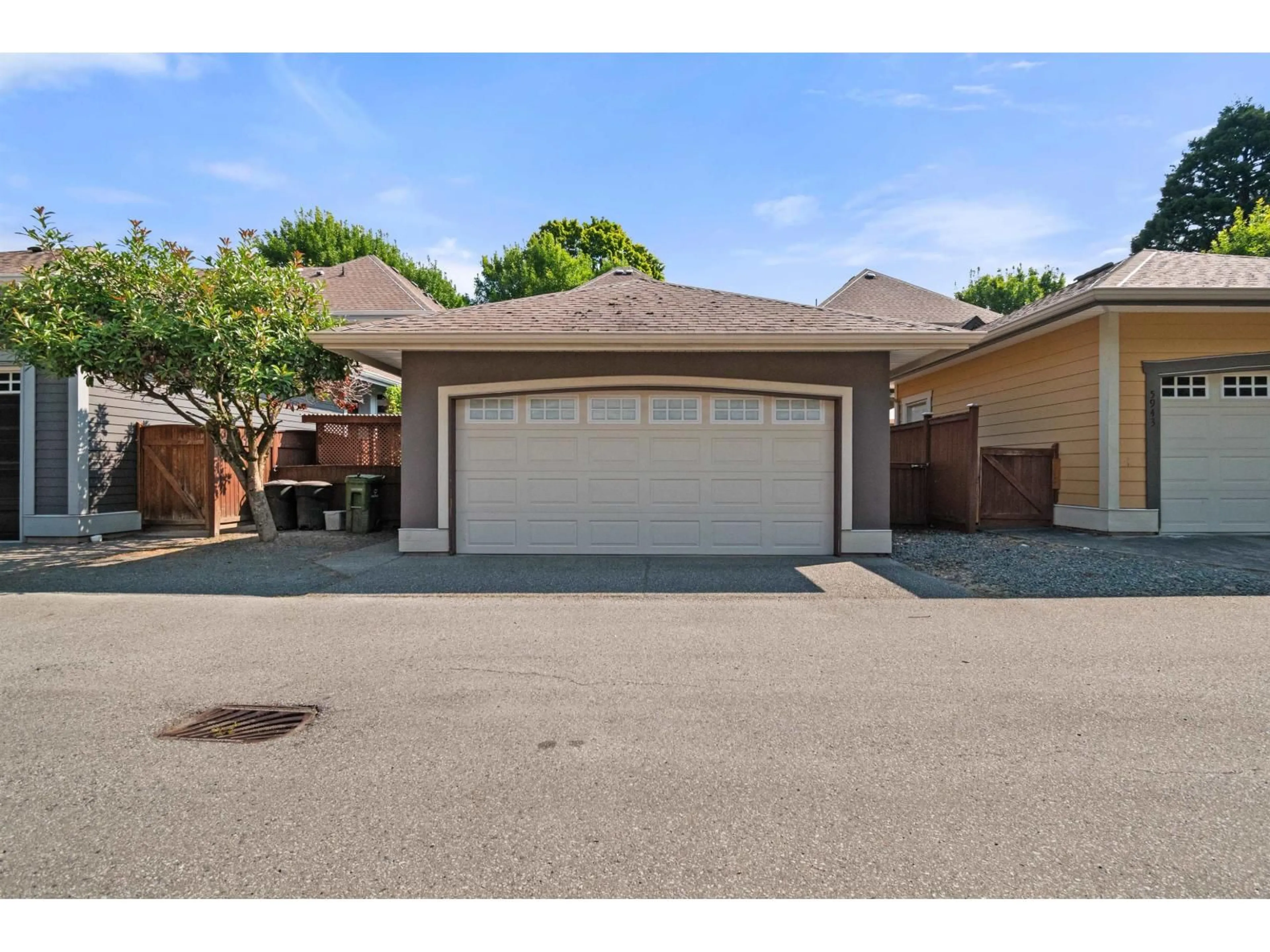 Indoor garage for 5949 OFFICERS ROW, Chilliwack British Columbia V2R0A1