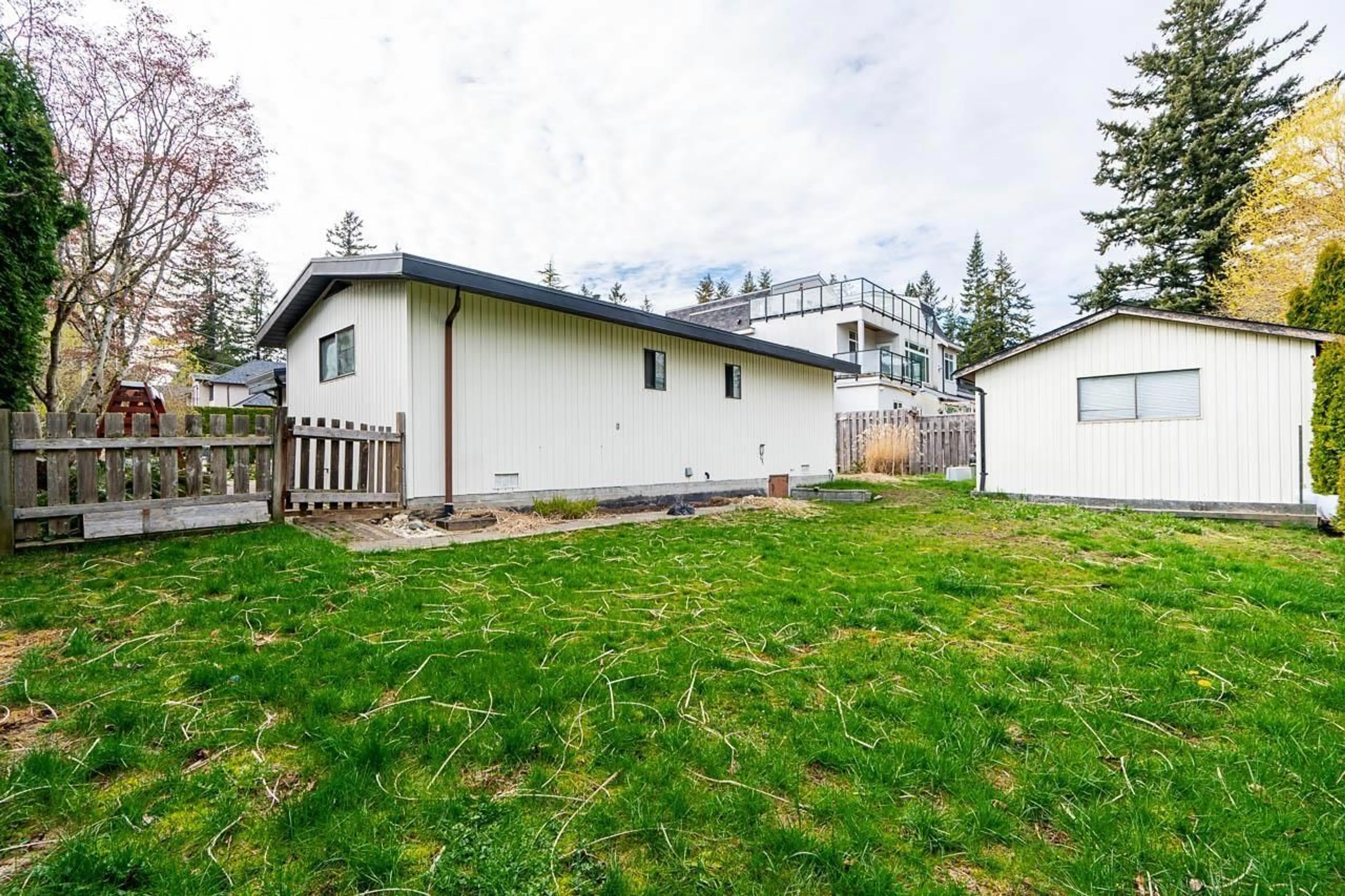 Patio, unknown for 1766 139, Surrey British Columbia V4A4G7