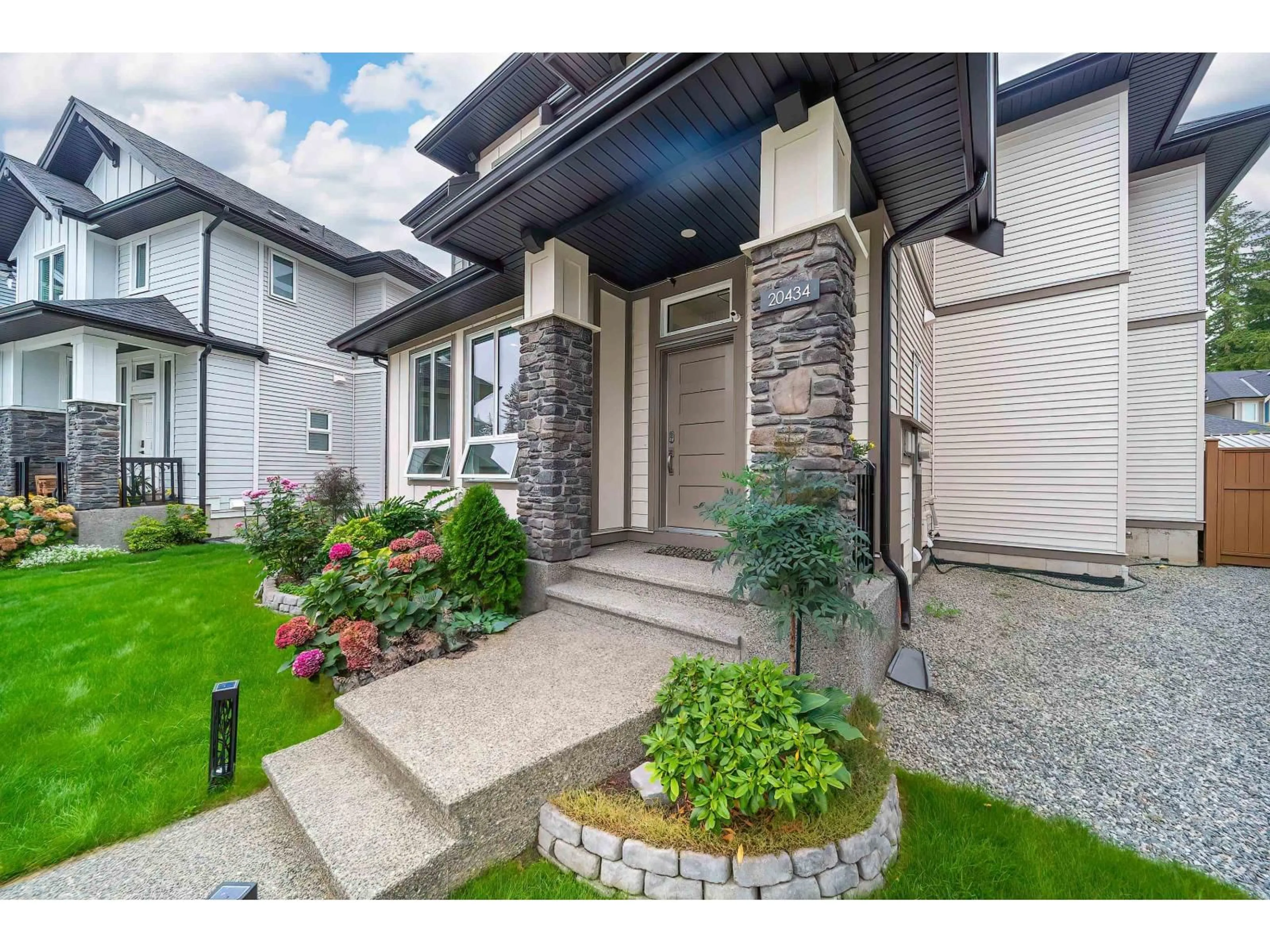 Indoor entryway for 20434 76A, Langley British Columbia V2Y3T1