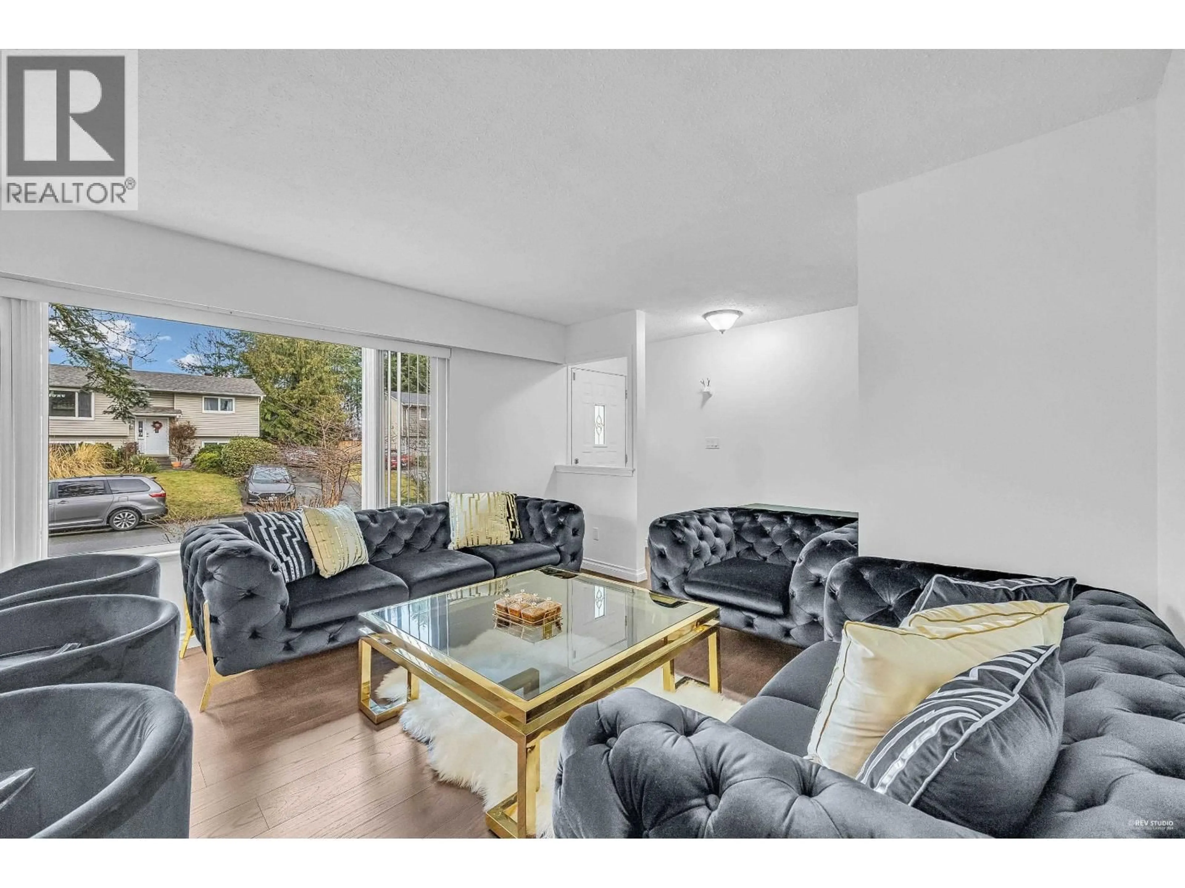 Living room with furniture, unknown for 22938 FULLER AVENUE, Maple Ridge British Columbia V2X3C5