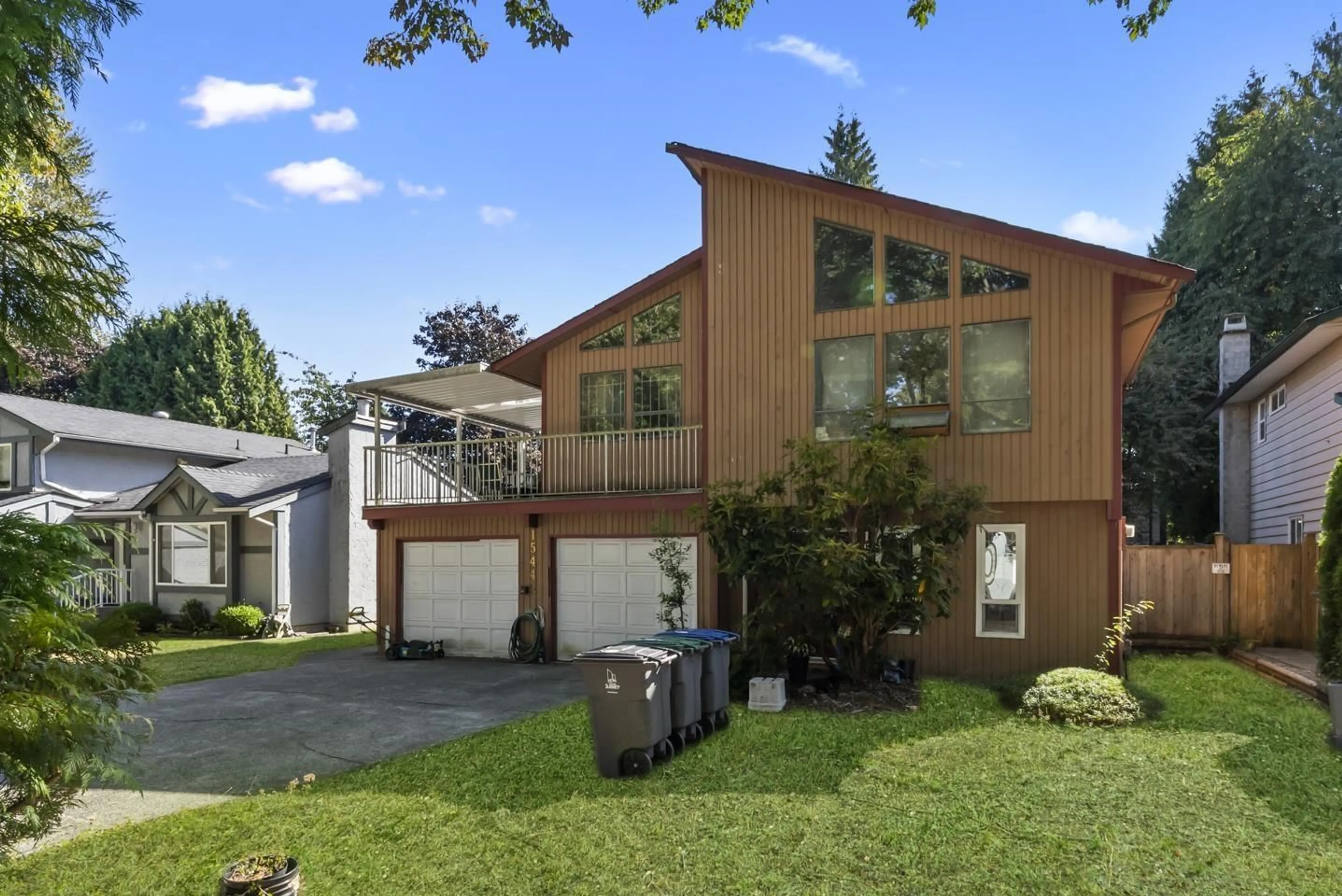 Home with vinyl exterior material, street for 15442 98, Surrey British Columbia V3R7G4